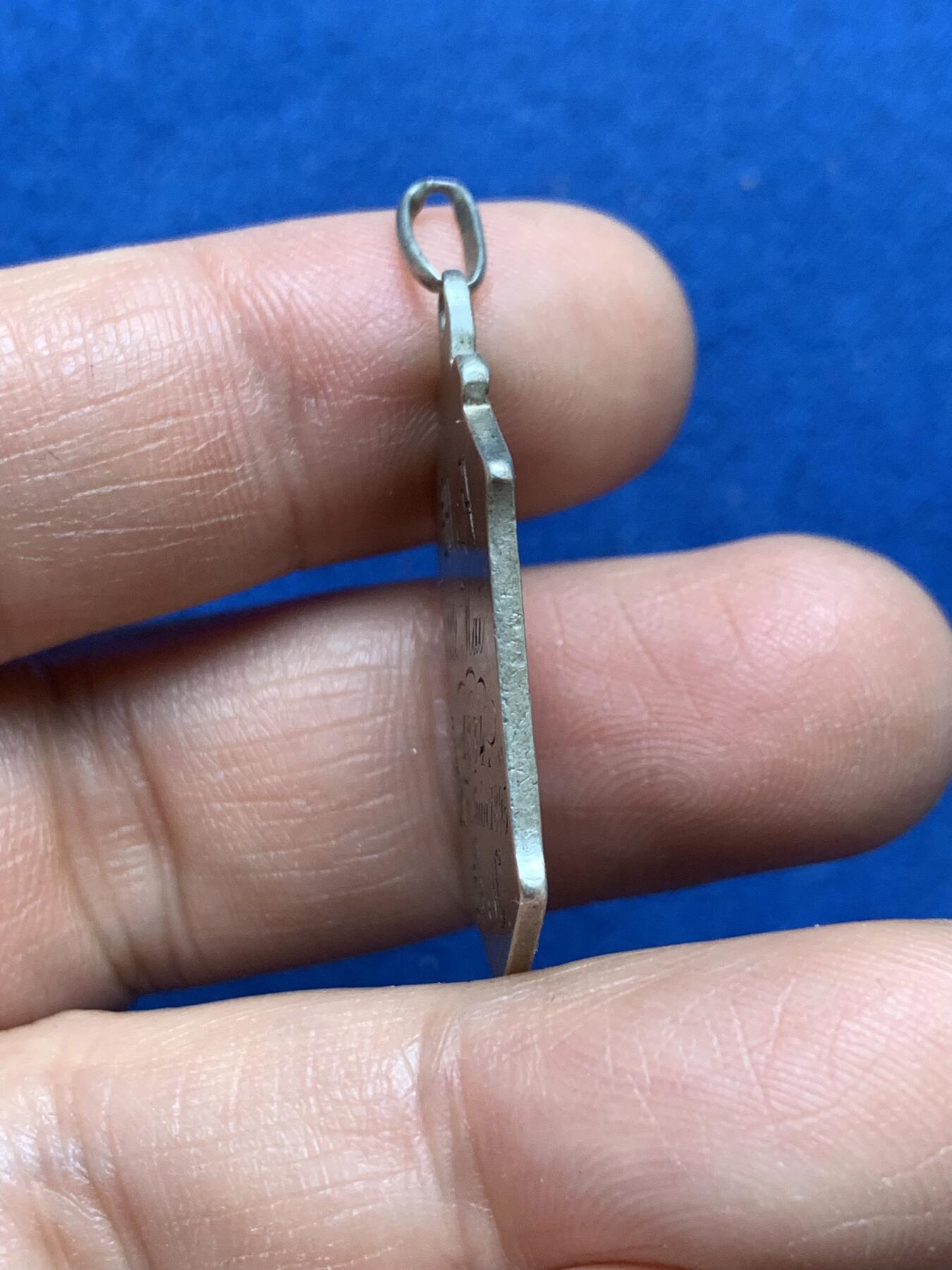 《竞宝斋》第370场 周日，周一 2场连拍 （全场包邮） 1884年银质奖牌 带吊环重约6.2克 造型别致