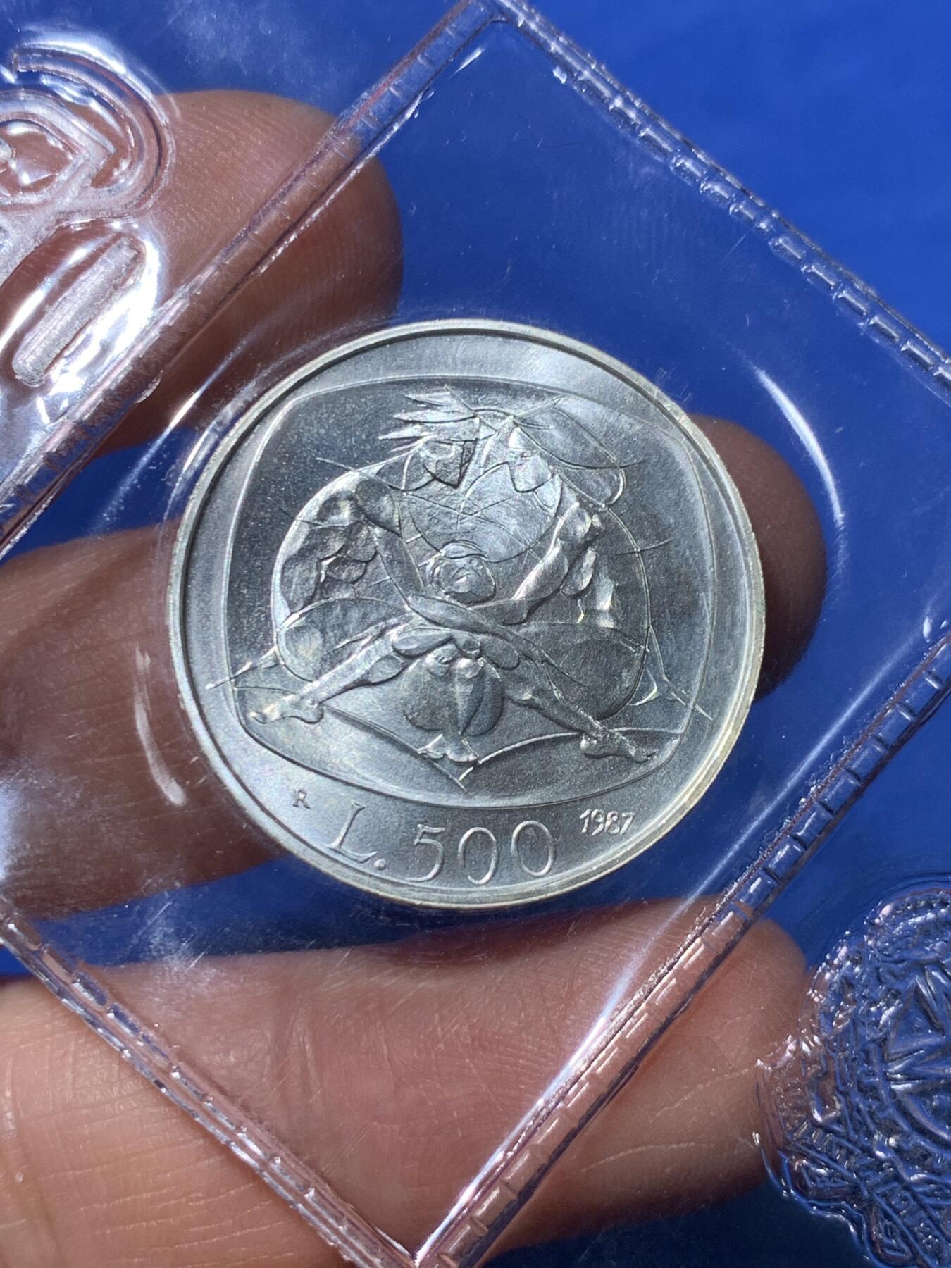 《竞宝斋》第370场 周日，周一 2场连拍 （全场包邮） 意大利 1987年 家庭日 500里拉 银币 原封装 带证书