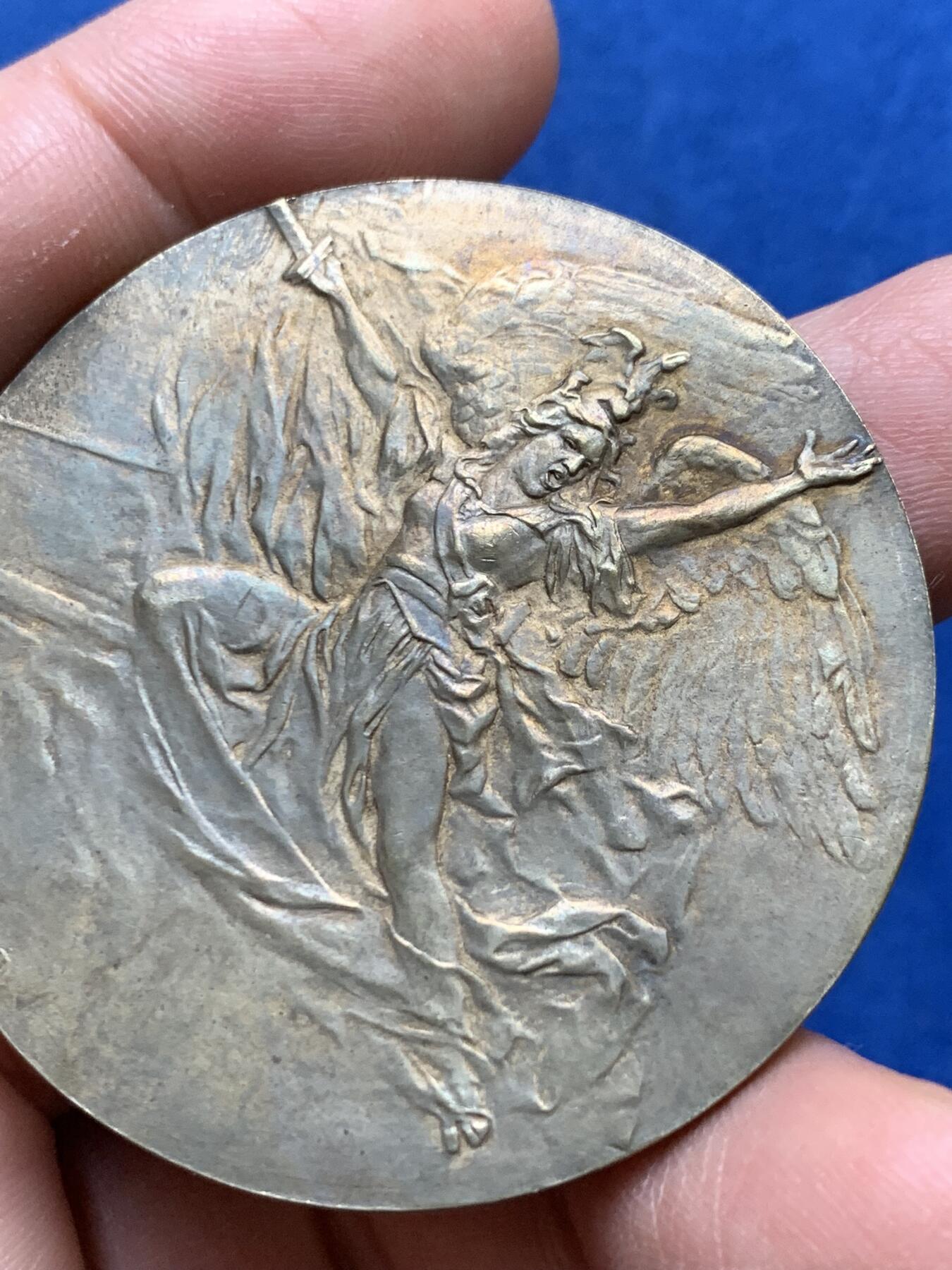 《竞宝斋》第370场 周日，周一 2场连拍 （全场包邮） 法国蒙特贝罗大天使女武神铜章 带盒 稀有 44.4克 49.5mm 三角铜标