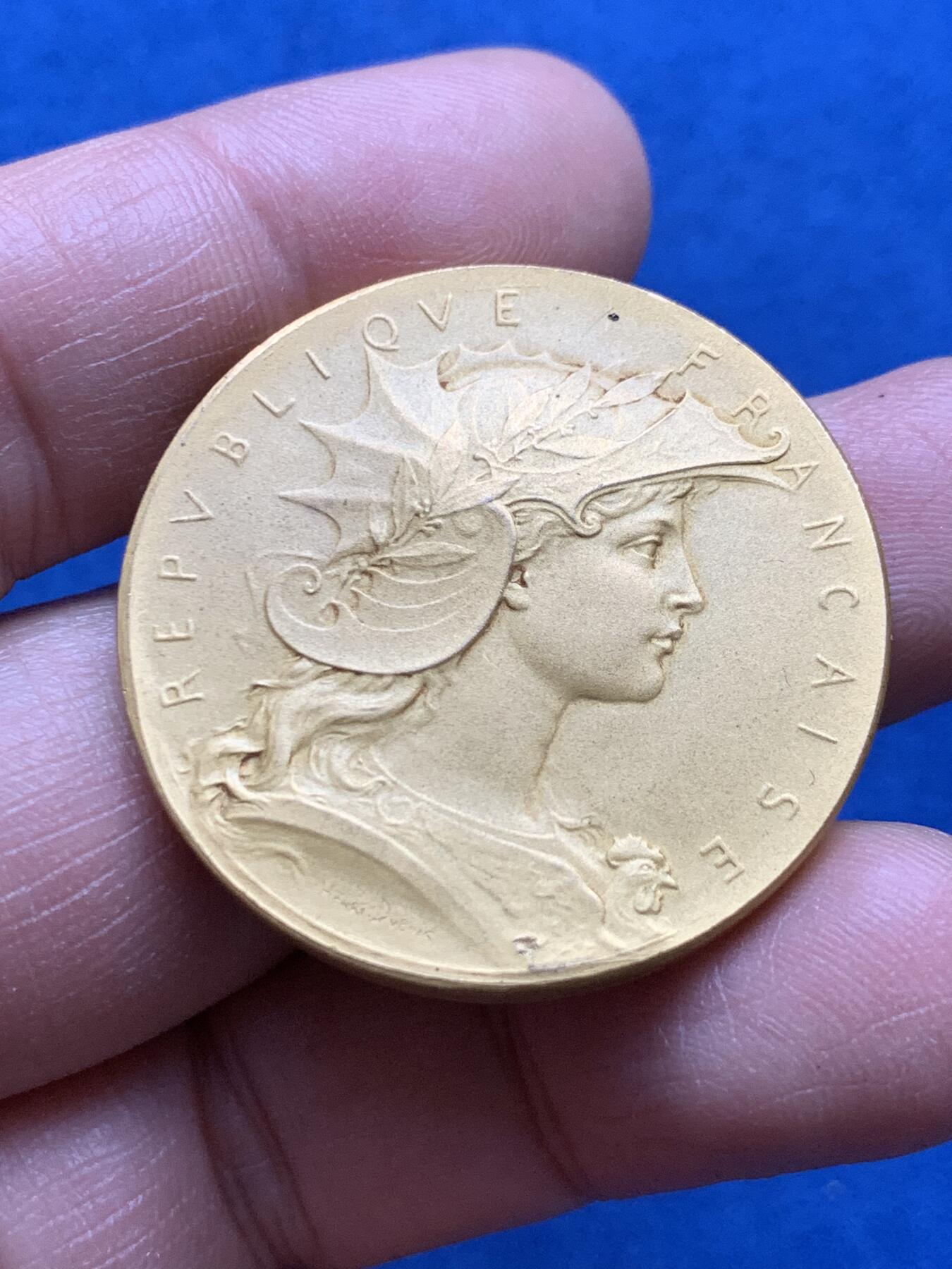 《竞宝斋》第370场 周日，周一 2场连拍 （全场包邮） 法国戎装玛丽安娜镀金铜章 带盒 26.4克 36.3mm 丰饶角铜标