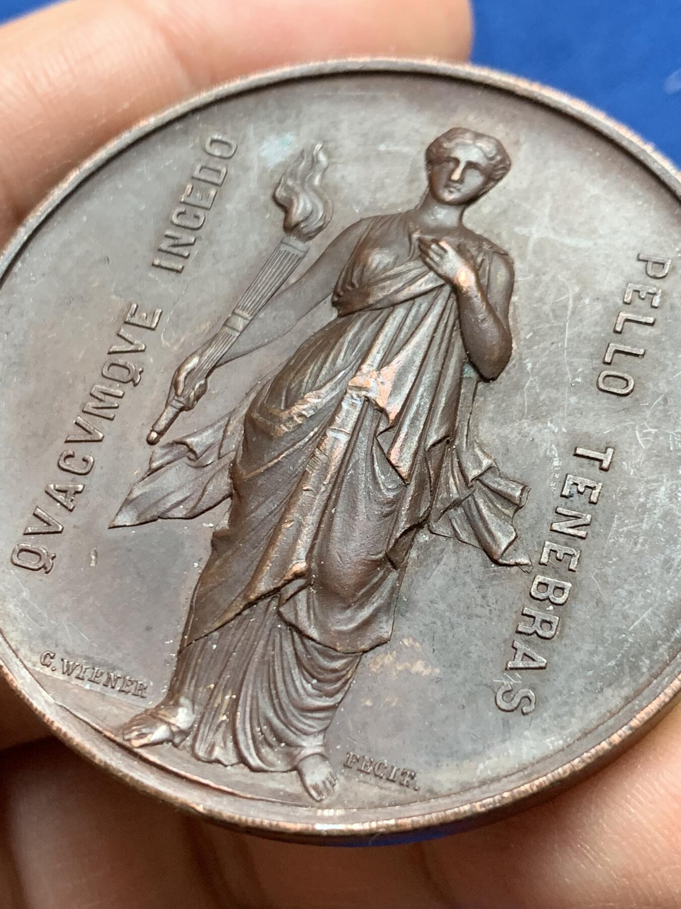 《竞宝斋》第370场 周日，周一 2场连拍 （全场包邮） 德国火炬女神铜章，50mm，54.8克