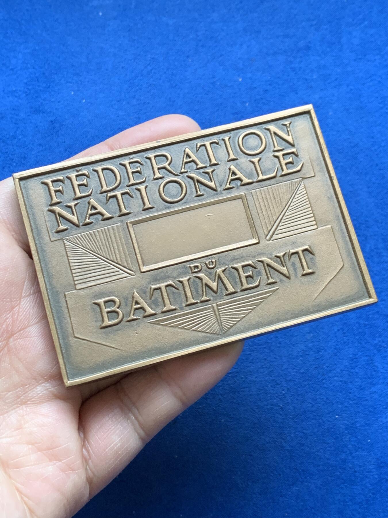 《竞宝斋》第370场 周日，周一 2场连拍 （全场包邮） 法国国家建筑联合会纪念铜方章 210克 56.8*82.5mm 1975 丰饶角铜标 带盒