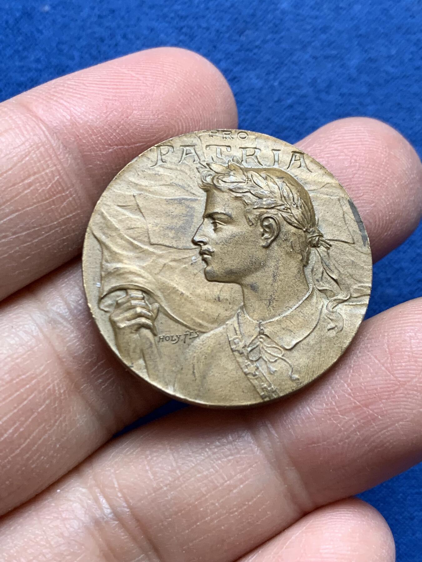 《竞宝斋》第370场 周日，周一 2场连拍 （全场包邮） 瑞士 1911年 伯尔尼 体操节 铜章 正面帅小伙 背面景观非常漂亮 16.1克 30.6mm