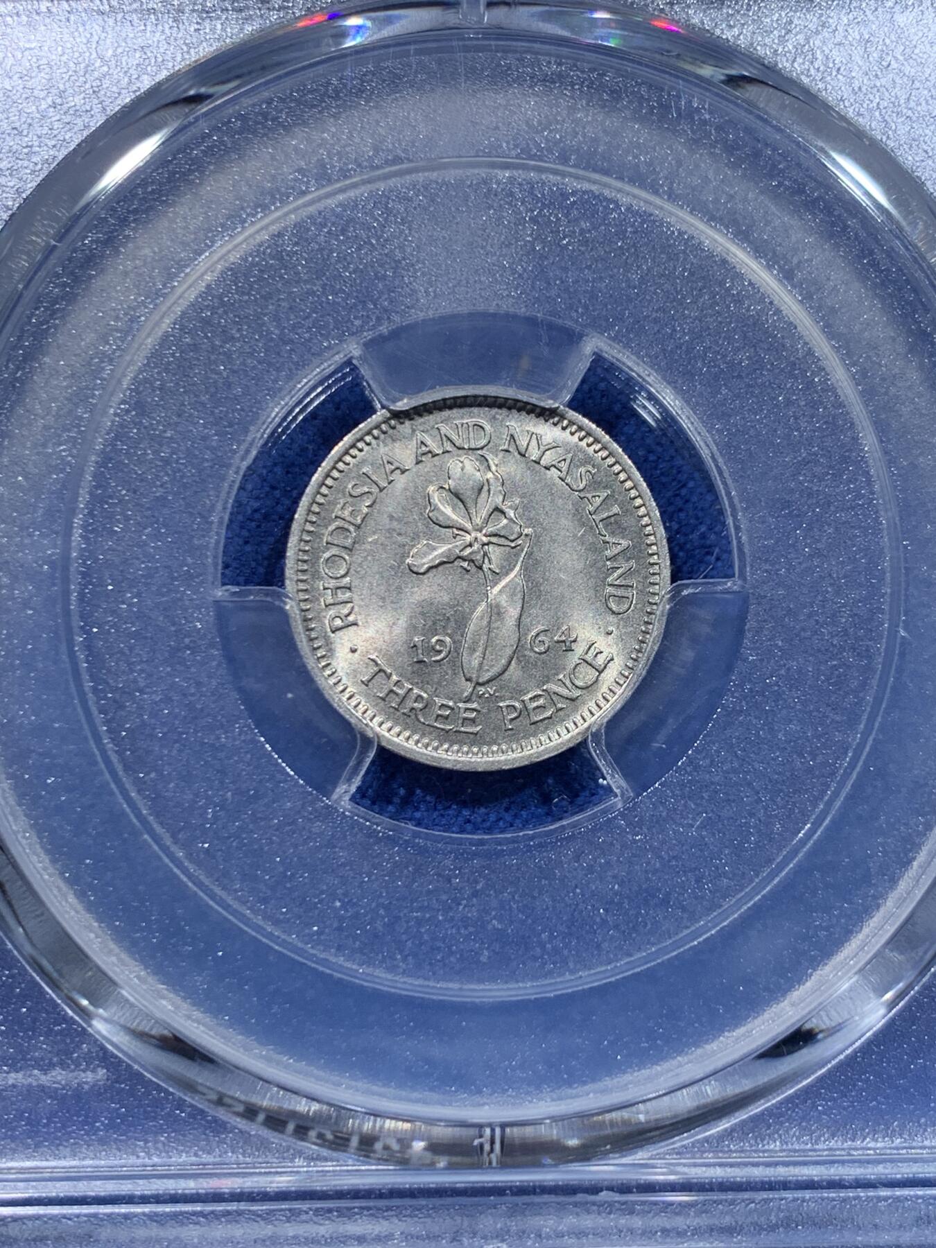 《竞宝斋》第370场 周日，周一 2场连拍 （全场包邮） PCGS MS65 亚军分 少见品种 1964罗德西亚和尼亚萨兰3便士 卷拆品 两面转光 图案简洁好看 更高分仅1枚