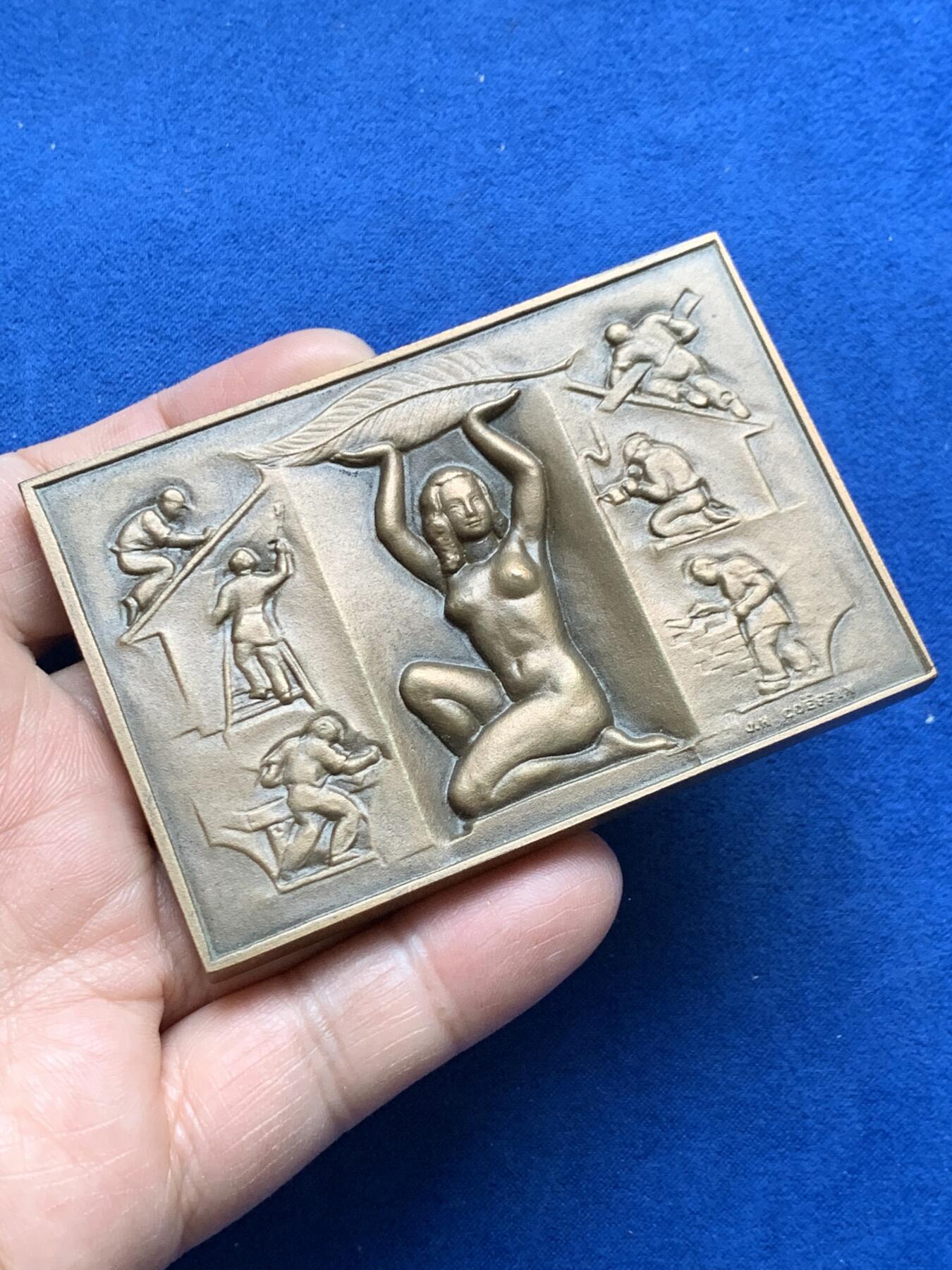 《竞宝斋》第370场 周日，周一 2场连拍 （全场包邮） 法国国家建筑联合会纪念铜方章 210克 56.8*82.5mm 1975 丰饶角铜标 带盒