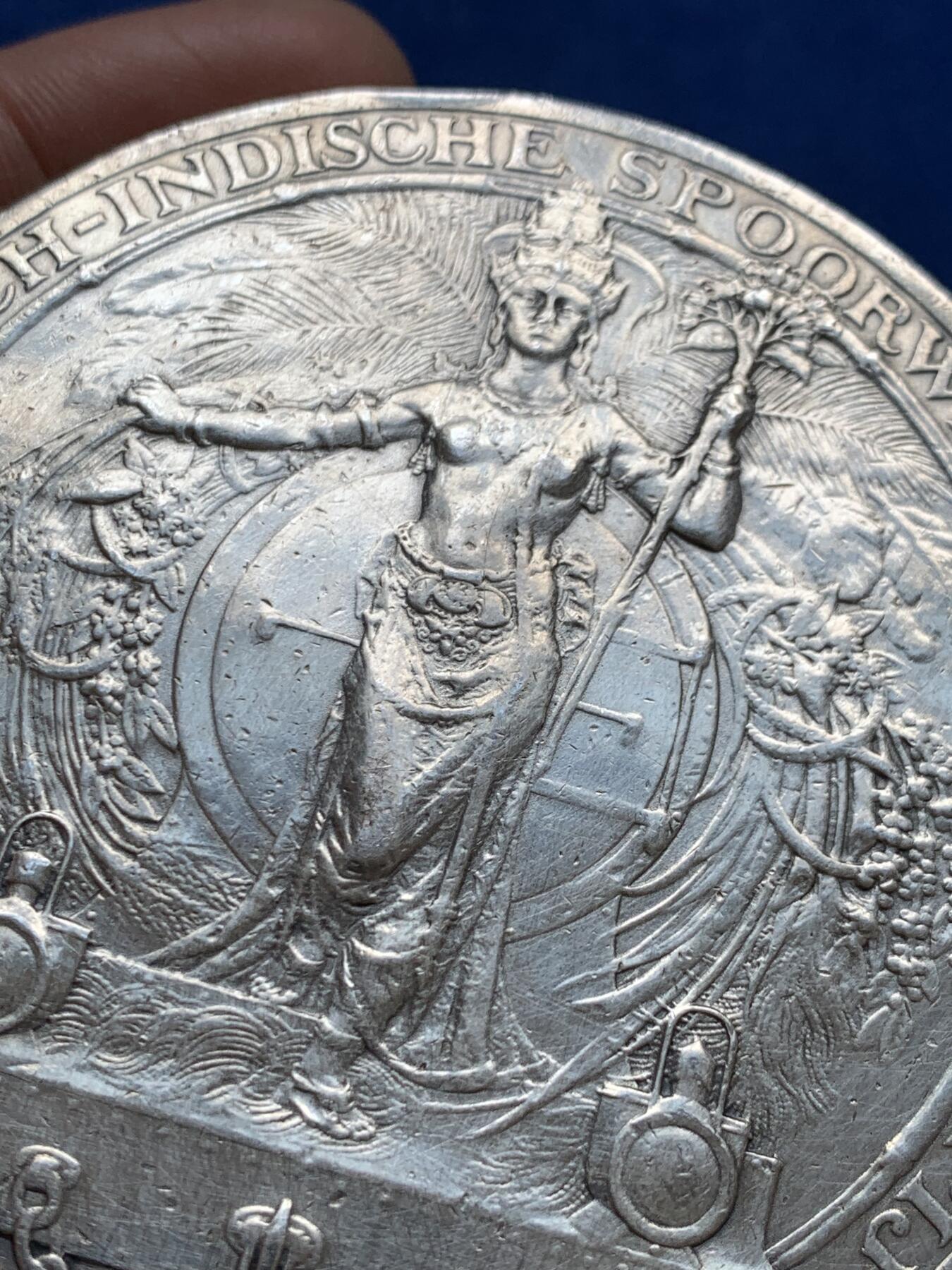 《竞宝斋》第370场 周日，周一 2场连拍 （全场包邮） 荷兰东印度1863-1913年铁路公司50周年纪念大银章 罕见 181.1克 75.8mm