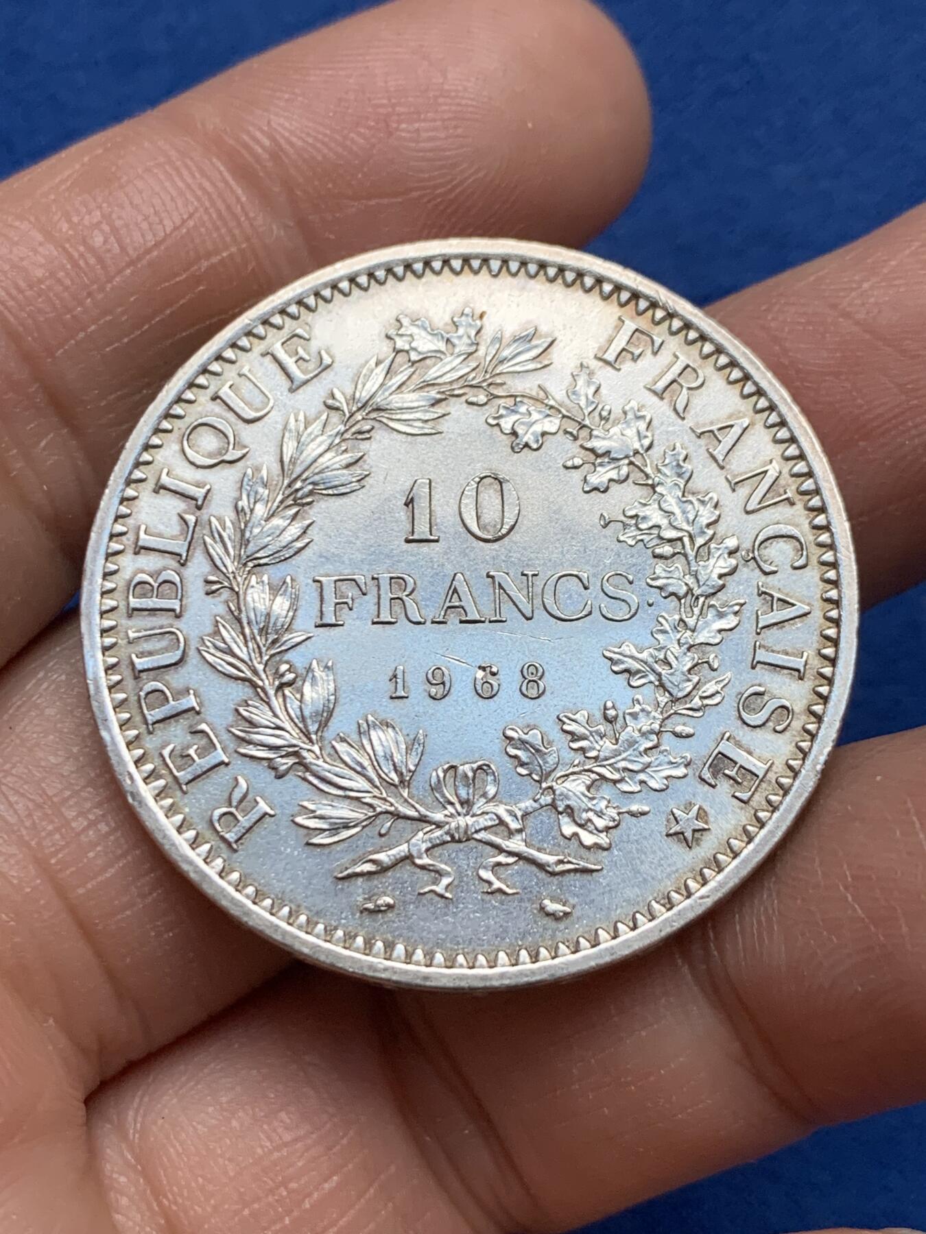 《竞宝斋》第370场 周日，周一 2场连拍 （全场包邮） 法国1968年大力神10法郎大银币