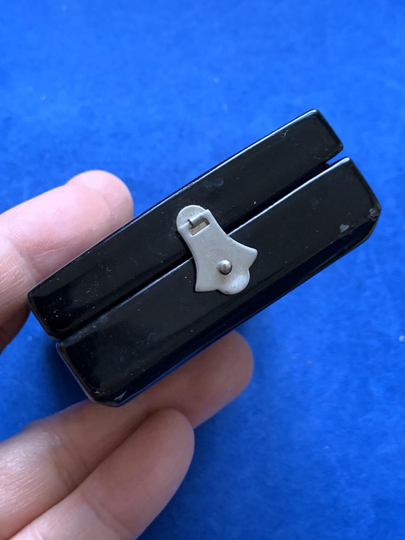 《竞宝斋》第370场 周日，周一 2场连拍 （全场包邮） 日本新五等瑞宝章 盒子保存得非常好 七宝烧也保存得非常完整