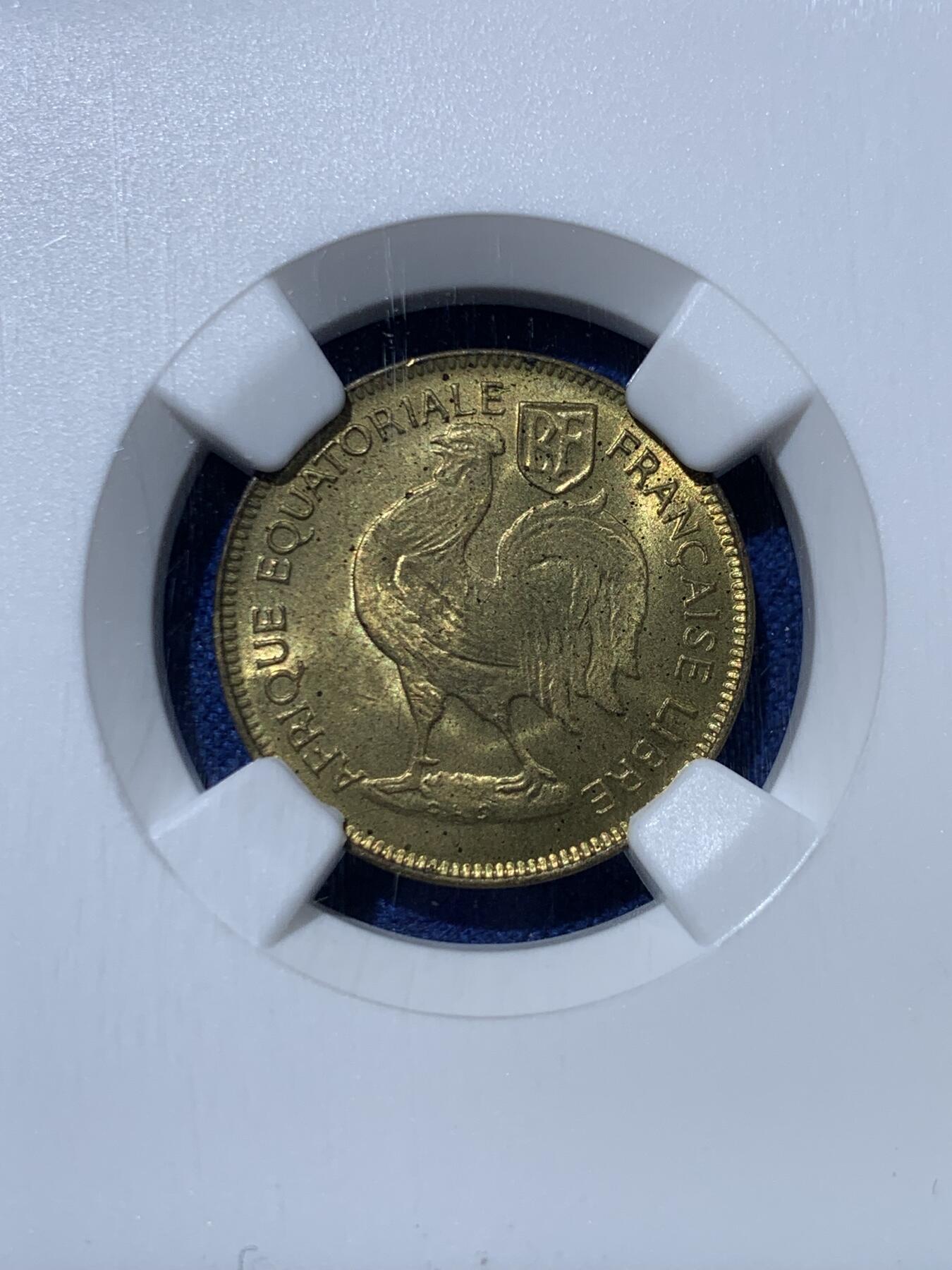 《竞宝斋》第370场 周日，周一 2场连拍 （全场包邮） 2枚一对 NGC MS64/MS65 法属赤道非洲 1942年 50生丁+1法郎 黄铜版一对 好品种一次配好