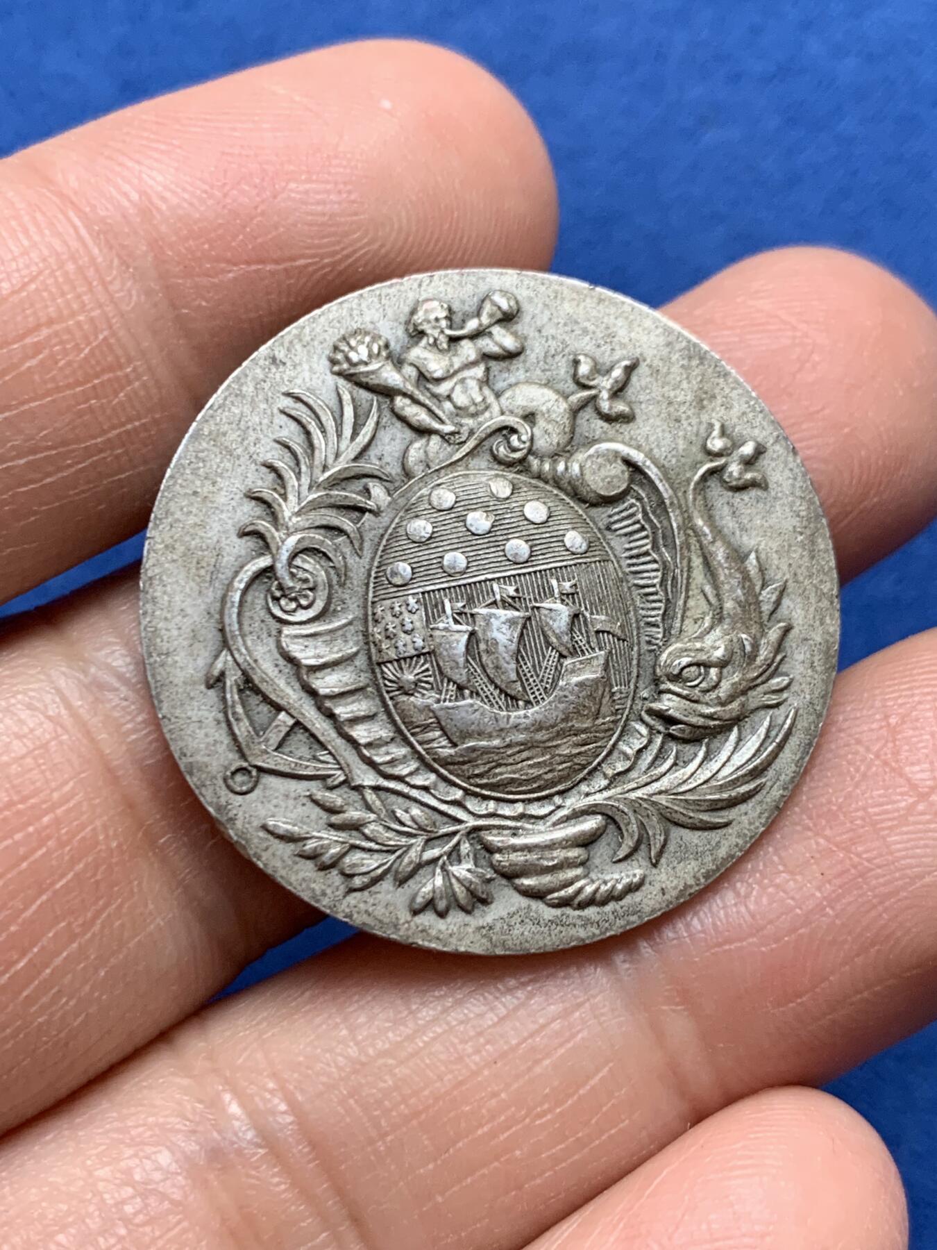 《竞宝斋》第370场 周日，周一 2场连拍 （全场包邮） 法国1834年莫尔比昂储蓄银行纪念银章，31.7mm，15.7克，丰饶角1AR边铭