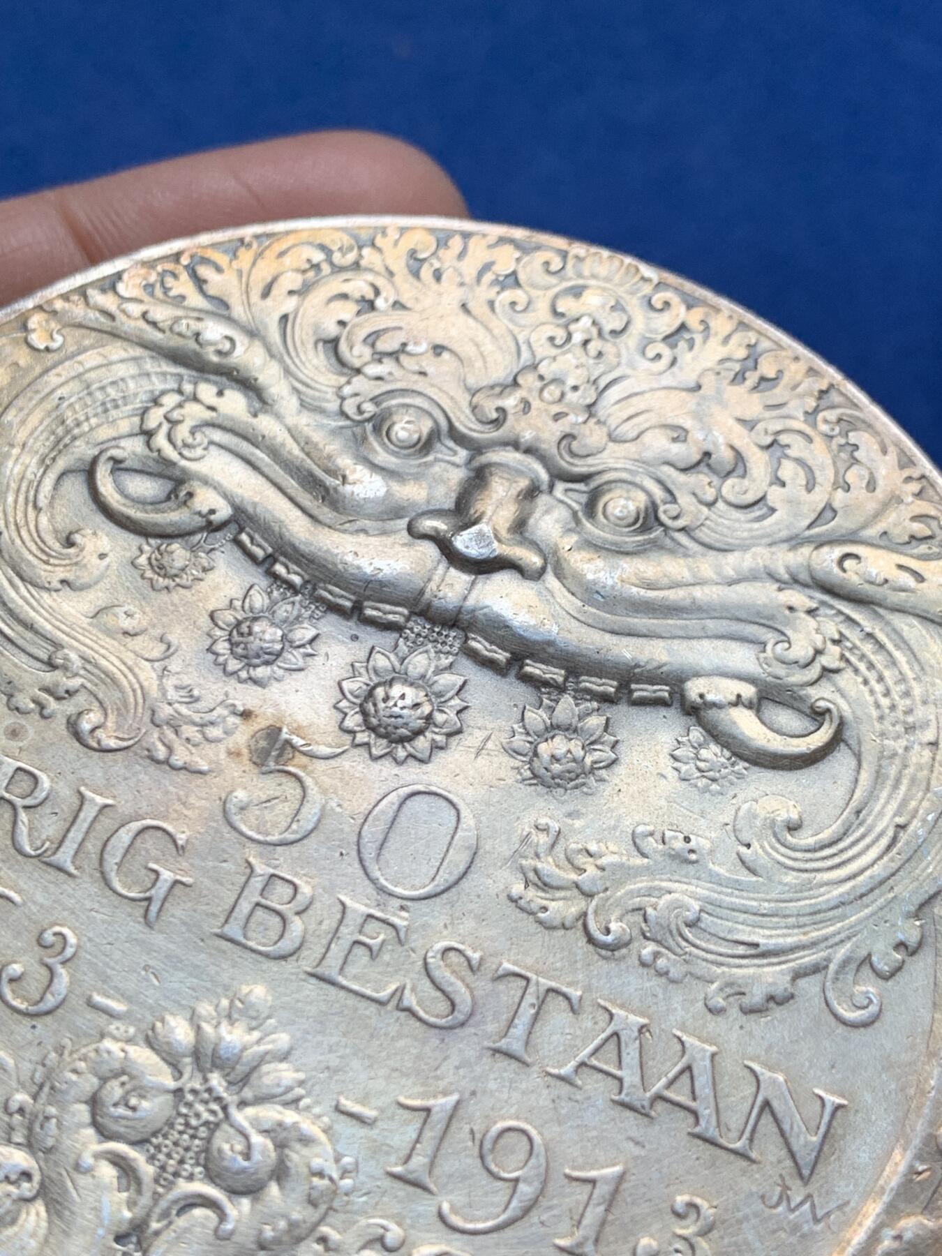 《竞宝斋》第370场 周日，周一 2场连拍 （全场包邮） 荷兰东印度1863-1913年铁路公司50周年纪念大银章 罕见 181.1克 75.8mm