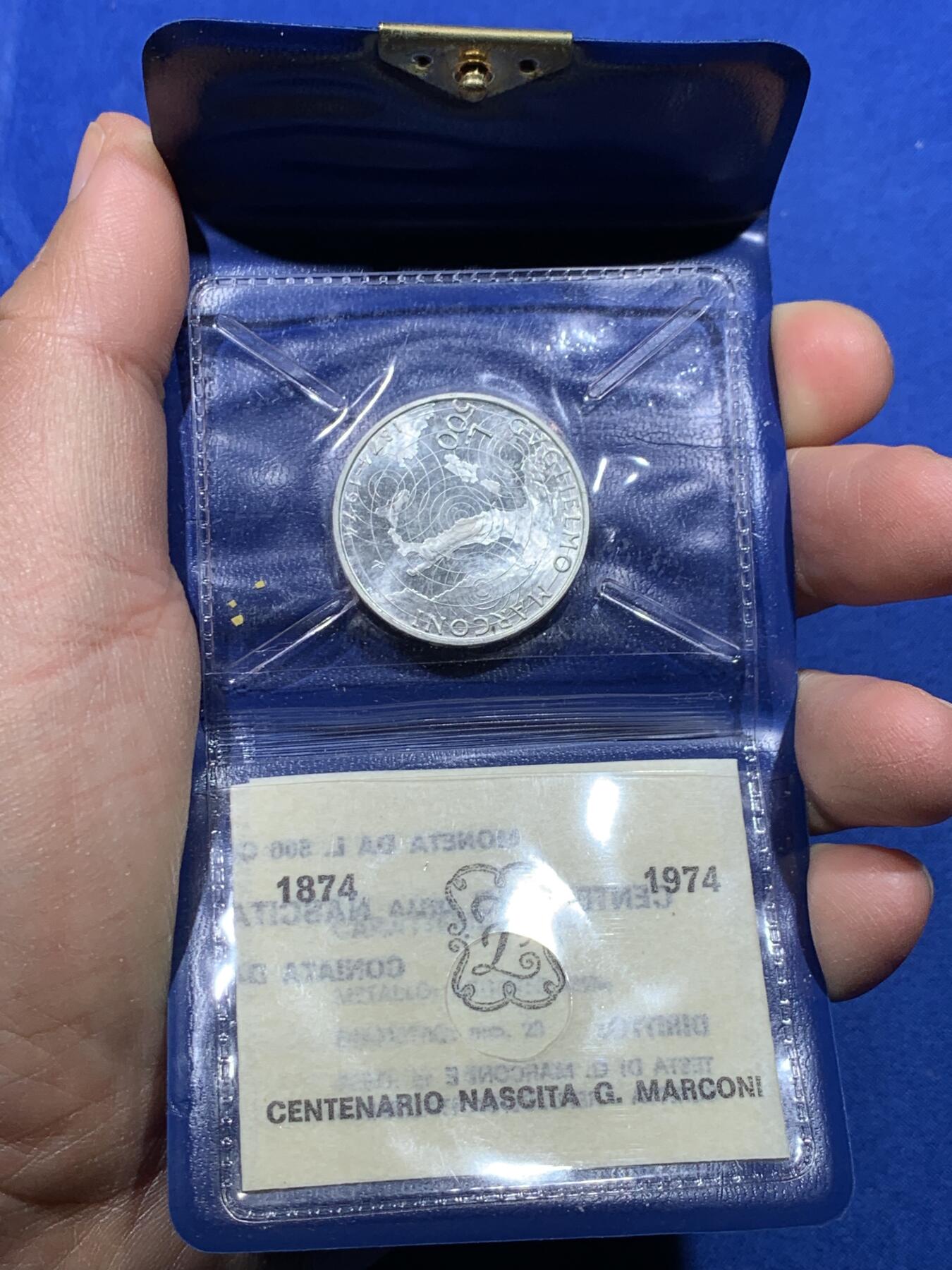 《竞宝斋》第370场 周日，周一 2场连拍 （全场包邮） 小钱包 意大利1974年无线电报之父伽利尔摩·马可尼诞辰100周年500里拉纪念银币 背面意大利地图配无线电花纹很有设计感