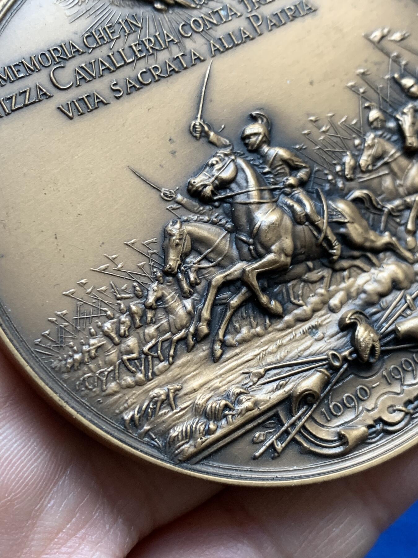 《竞宝斋》第370场 周日，周一 2场连拍 （全场包邮） 1690-1990年300周年铜章 135.6克 67.5mm