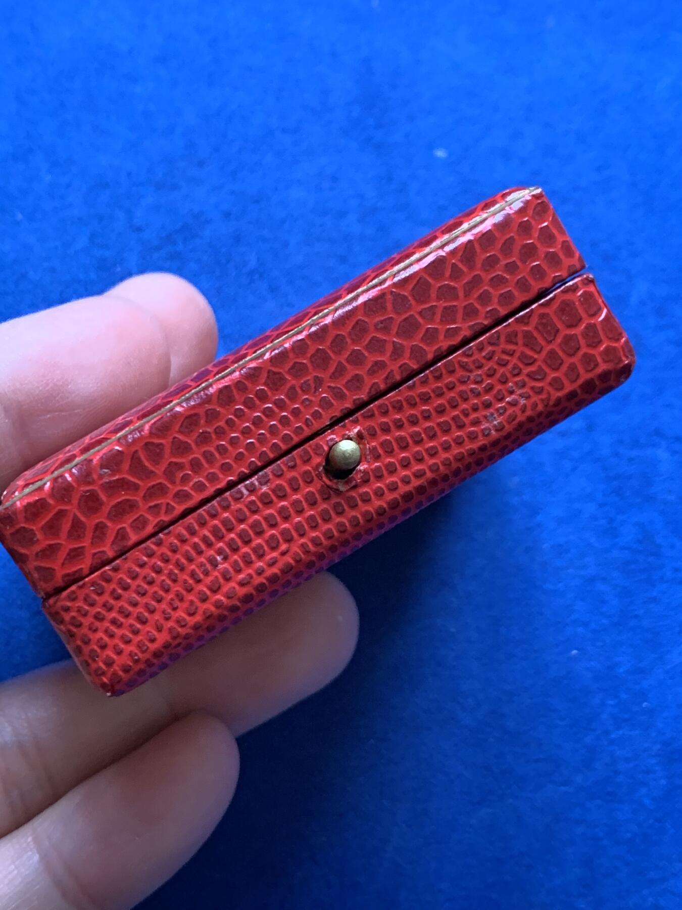 《竞宝斋》第370场 周日，周一 2场连拍 （全场包邮） 法国二战国家战俘联盟纪念银章 带盒 菱形野猪头银标 47.85克 41.5mm