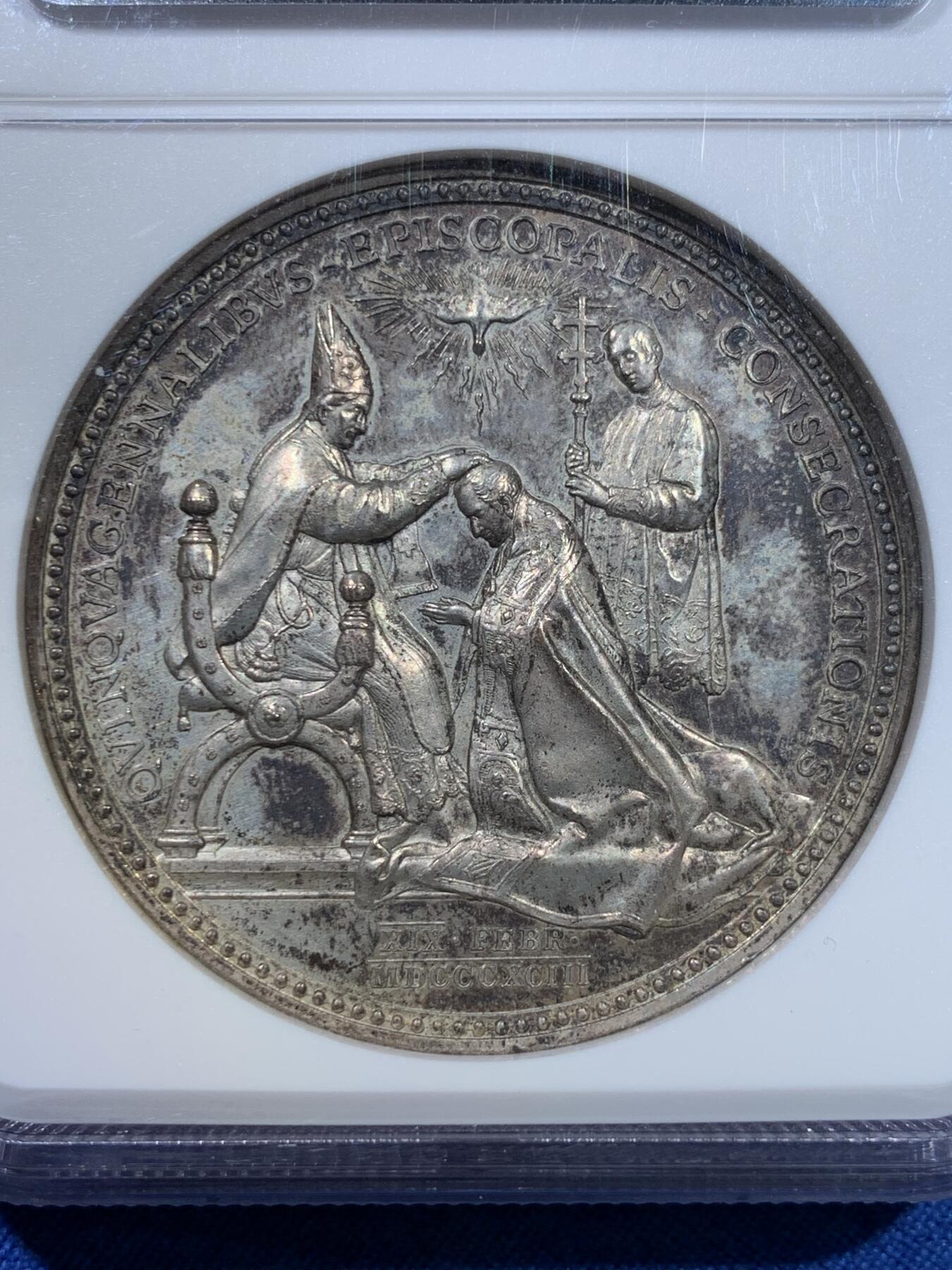 《竞宝斋》第370场 周日，周一 2场连拍 （全场包邮） NGC MS62 梵蒂冈1893年里奥十三世主教祝圣纪念银章，高浮雕，加厚盒装。