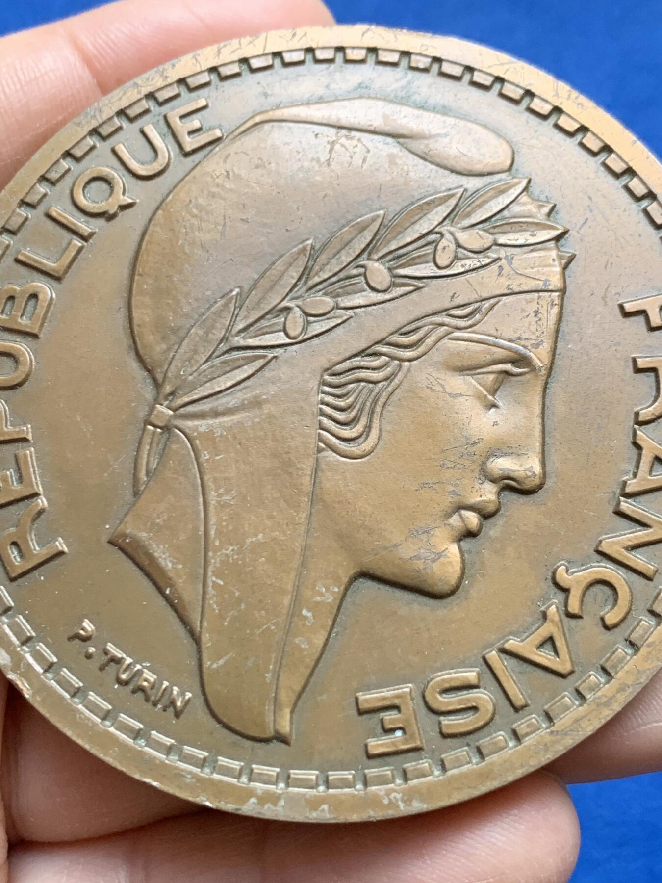 《竞宝斋》第370场 周日，周一 2场连拍 （全场包邮） 法国塞纳-诺曼底流域委员会纪念大铜章 136.3克 68mm 1880 丰饶角铜标