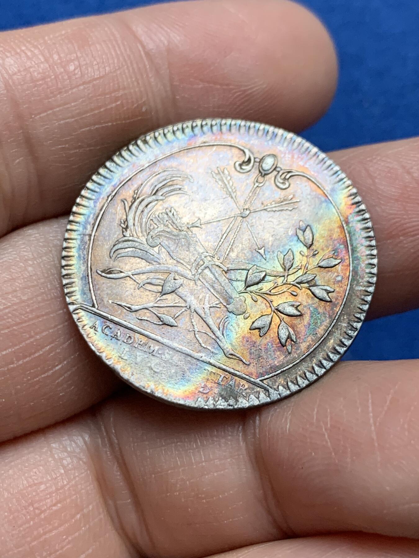 《竞宝斋》第370场 周日，周一 2场连拍 （全场包邮） 法国路易十五时期里昂射箭和火枪协会银质奖牌 稀有原版 30mm