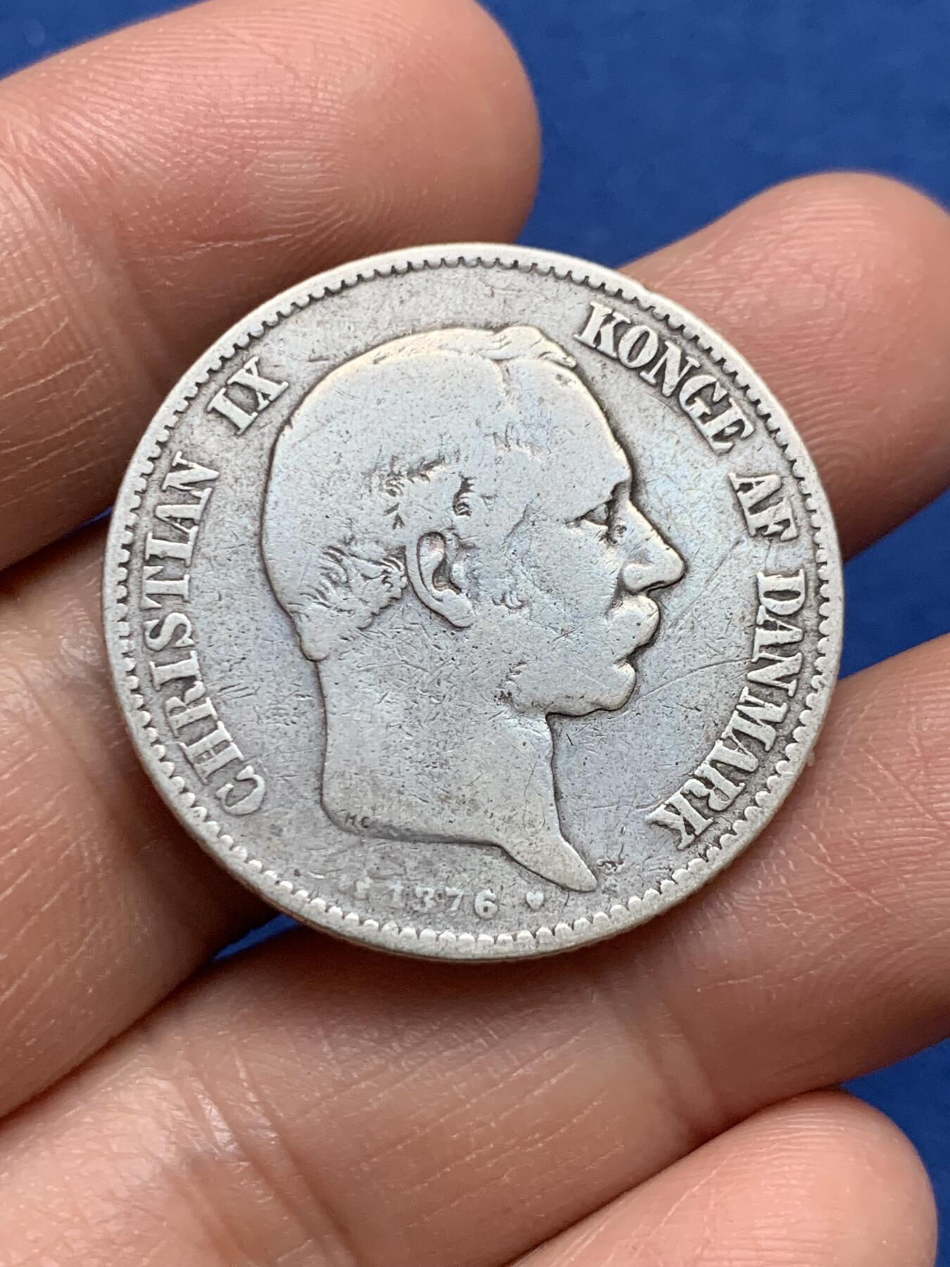 《竞宝斋》第370场 周日，周一 2场连拍 （全场包邮） 丹麦1876年海豚2克朗银币 早期品种 书价很高