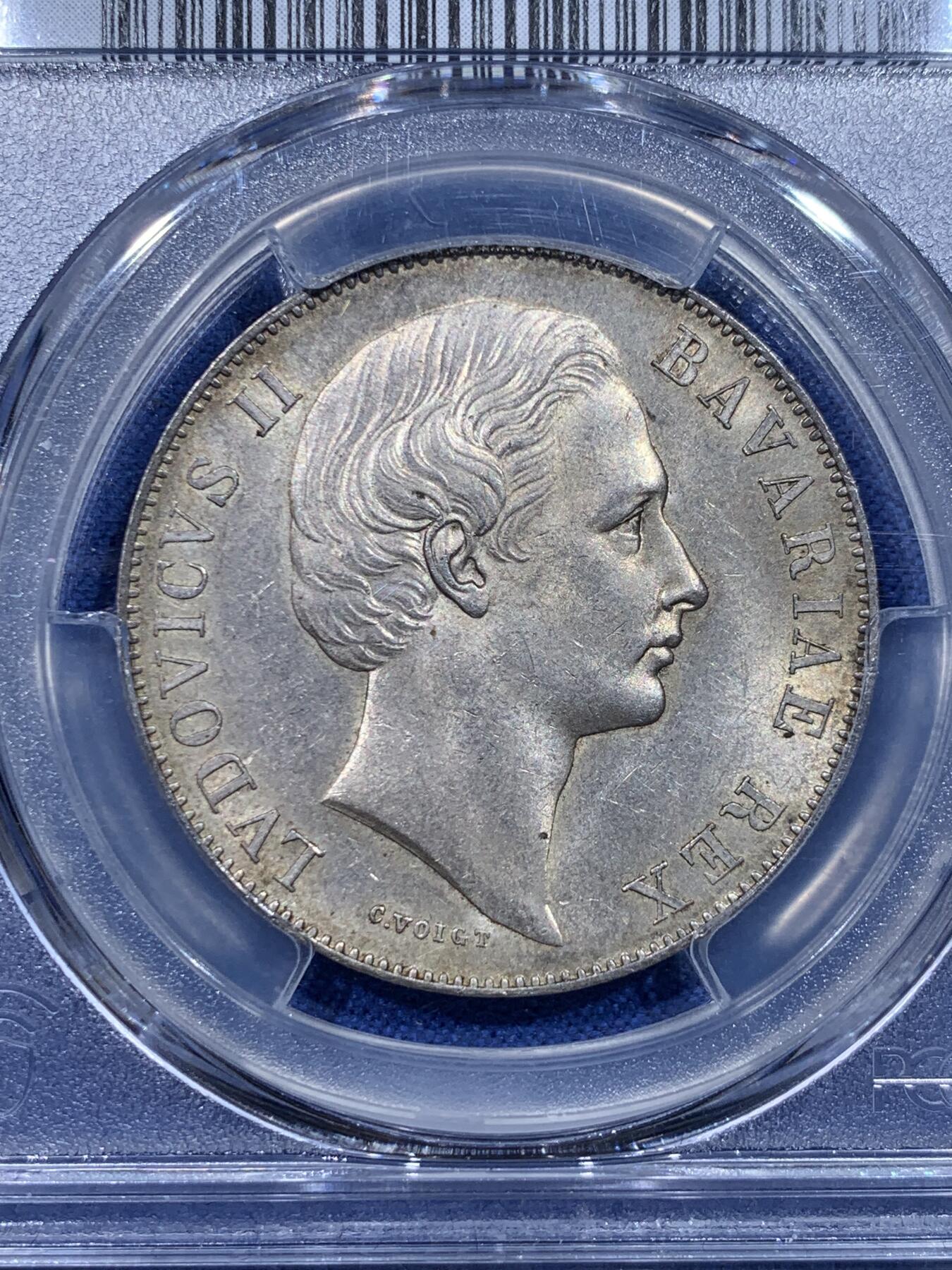 《竞宝斋》第370场 周日，周一 2场连拍 （全场包邮） PCGS MS63 德国 1865年 德国巴伐利亚圣母抱婴泰勒 银币 丝滑车轮银光 包浆漂亮 德系机制币爱好者不可或缺的版别