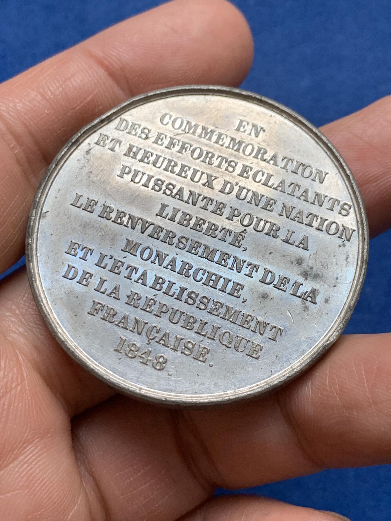 《竞宝斋》第370场 周日，周一 2场连拍 （全场包邮） 法国1848年推翻君主制争取自由民主纪念合金章 高浮雕 31.25克 44.8mm