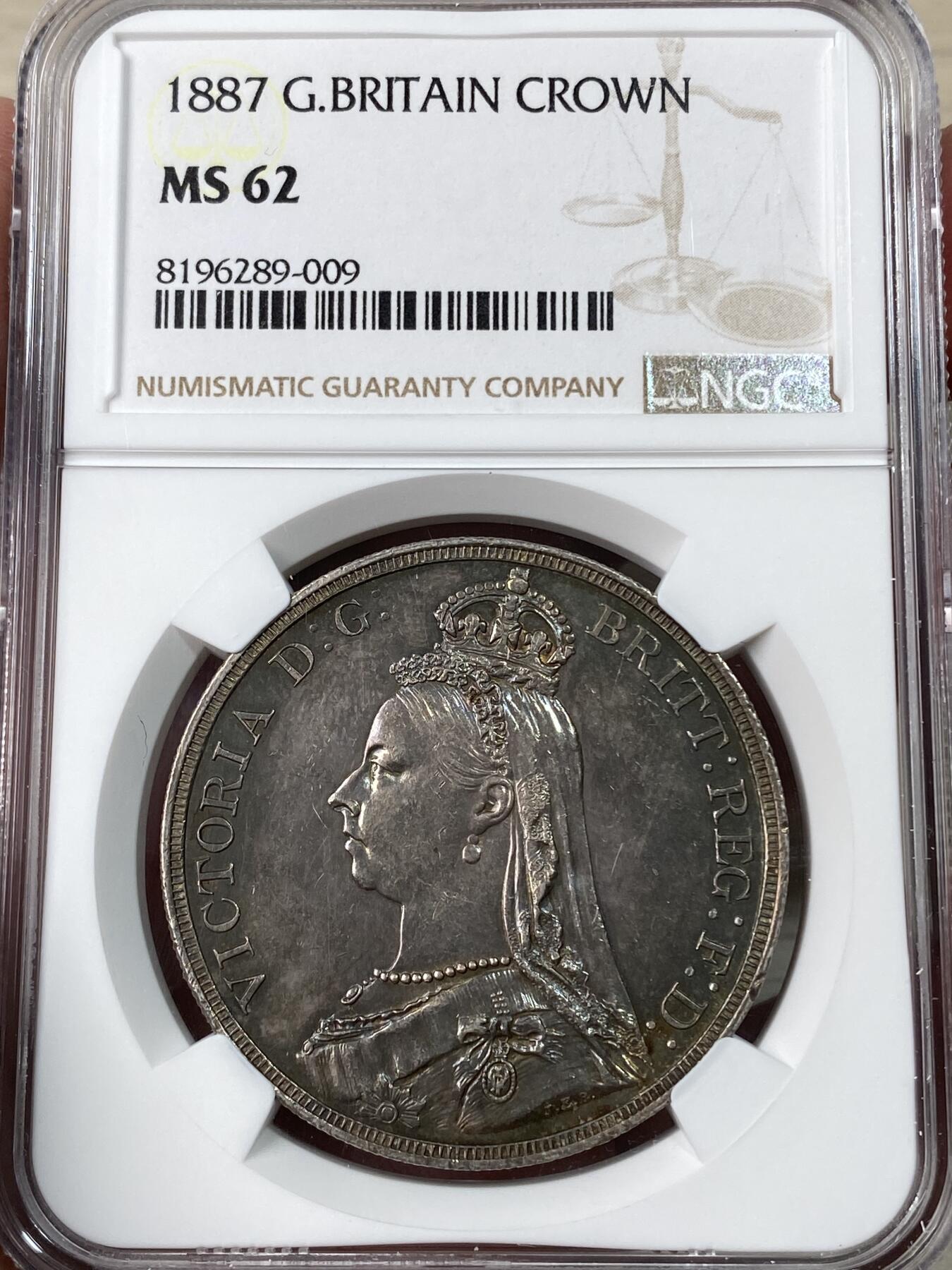 万国钱币拍卖第044期 NGC MS62 1887年英国维多利亚女皇高冠1克朗大马剑 英式五彩