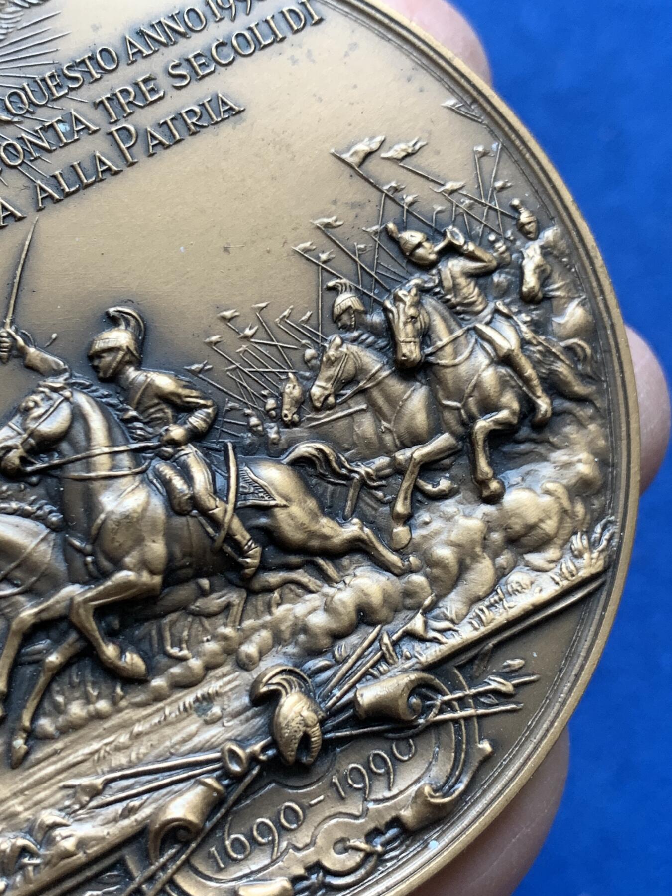 《竞宝斋》第370场 周日，周一 2场连拍 （全场包邮） 1690-1990年300周年铜章 135.6克 67.5mm