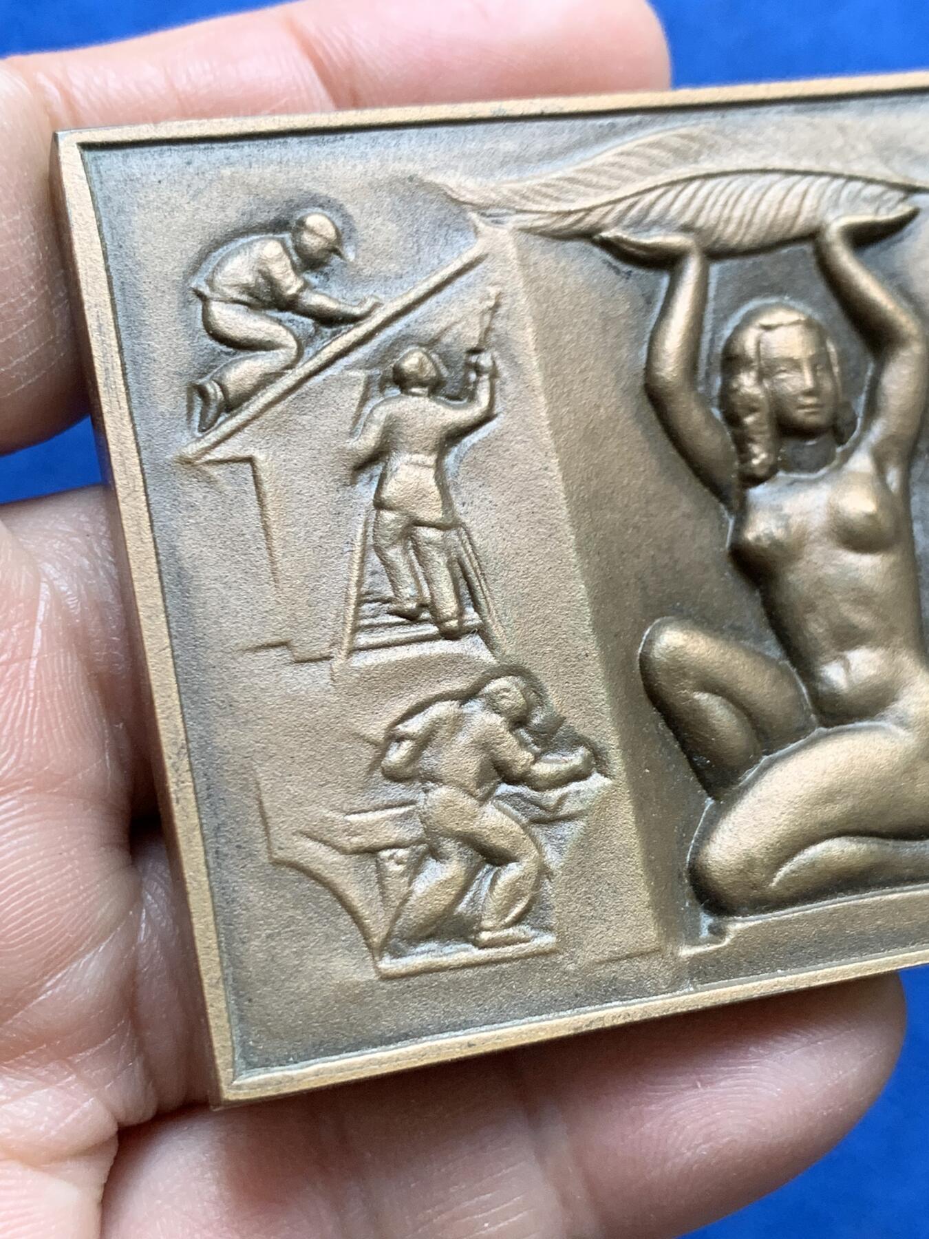 《竞宝斋》第370场 周日，周一 2场连拍 （全场包邮） 法国国家建筑联合会纪念铜方章 210克 56.8*82.5mm 1975 丰饶角铜标 带盒