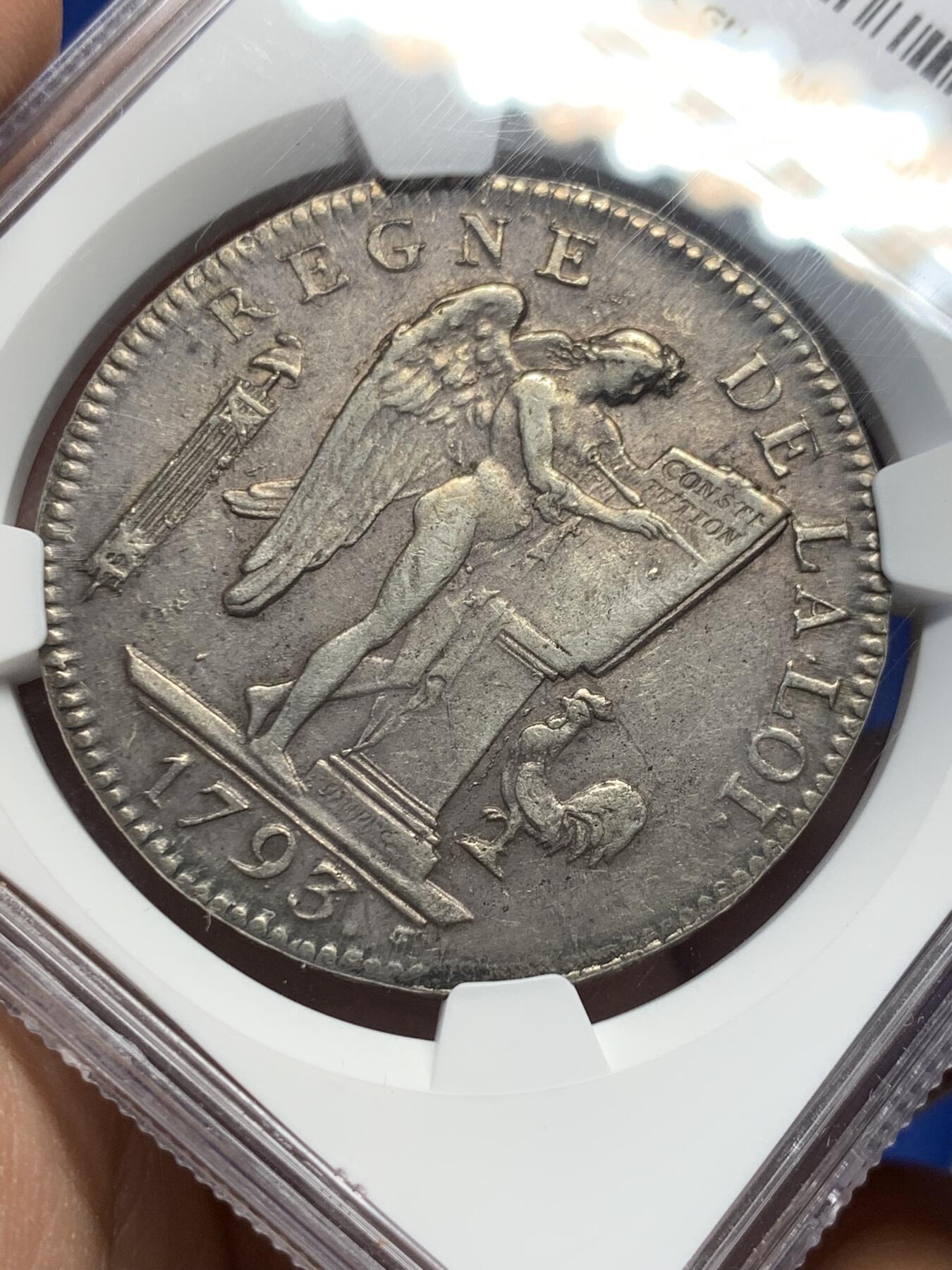 《竞宝斋》第370场 周日，周一 2场连拍 （全场包邮） 热门品种 NGC AU58 天使埃居法国1793年A国民公会时期6里弗尔 原状态深邃黑包浆好品难得 打制好整体美观