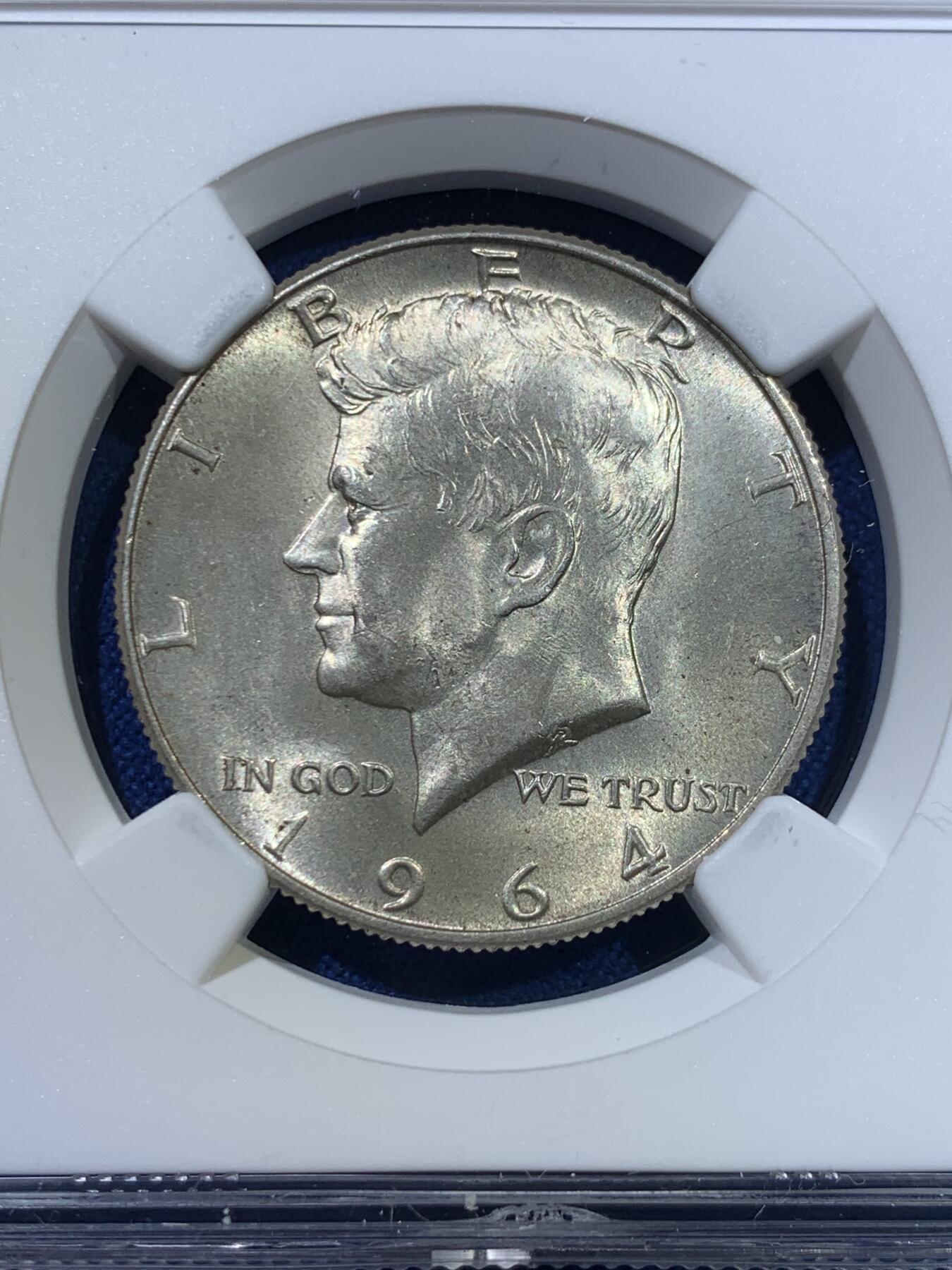 《竞宝斋》第370场 周日，周一 2场连拍 （全场包邮） NGC MS65 美国1964高银版肯尼迪半美元 上海严评 这个品种上65就很难了 两面转光 带很好看的包浆 适合自藏