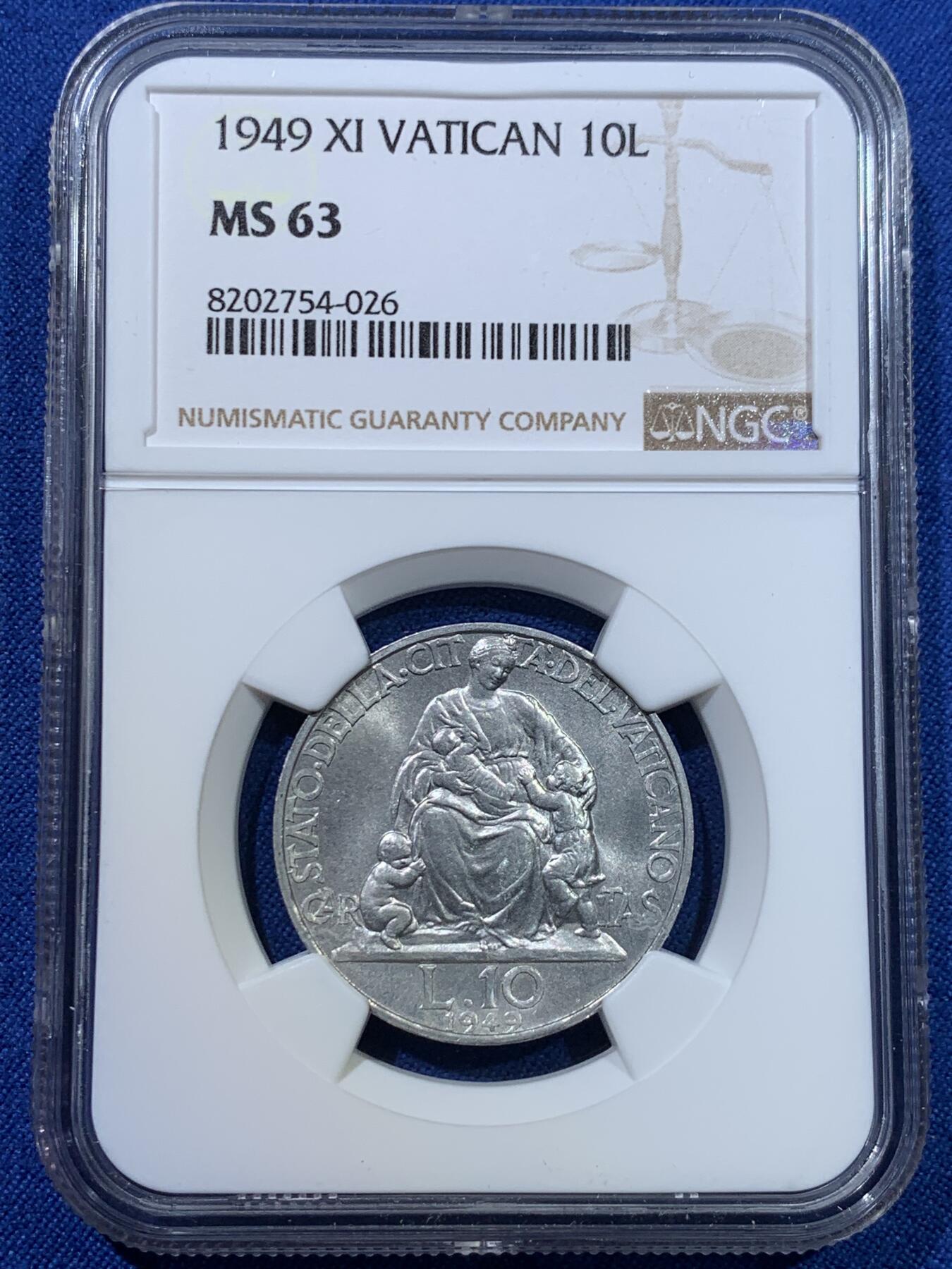 《竞宝斋》第370场 周日，周一 2场连拍 （全场包邮） NGC MS63 梵蒂冈1949年10里拉铝币 铝币保存不易 好品少见 这枚两面转光 品相很好 圣母抱婴图案经典 细节极为清晰 人物栩栩如生 可藏