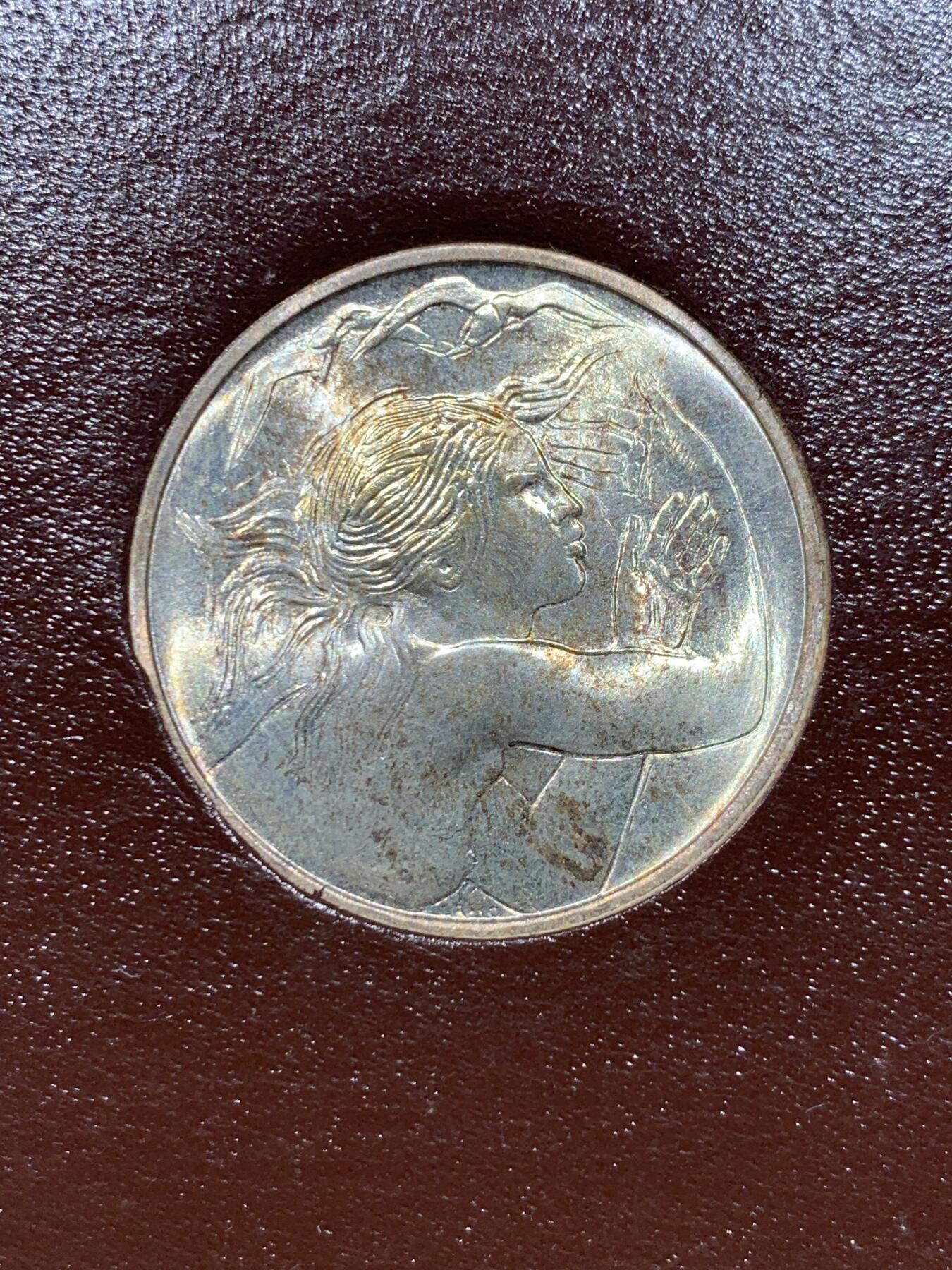 《竞宝斋》第370场 周日，周一 2场连拍 （全场包邮） 卡装 圣马力诺1979年女神1000里拉银币 14.6克