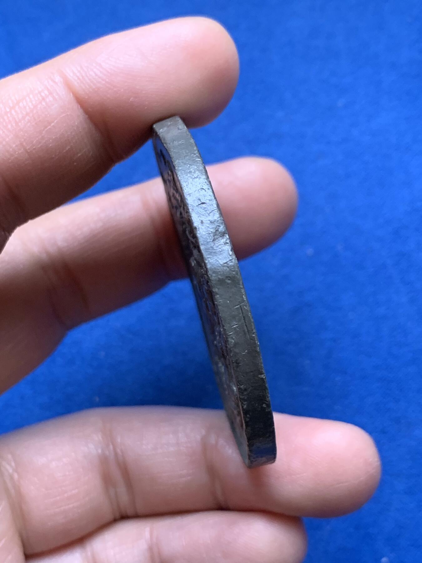 《竞宝斋》第370场 周日，周一 2场连拍 （全场包邮） 英国1838年维多利亚加冕wm章，50mm，50.1克，12点处有孔