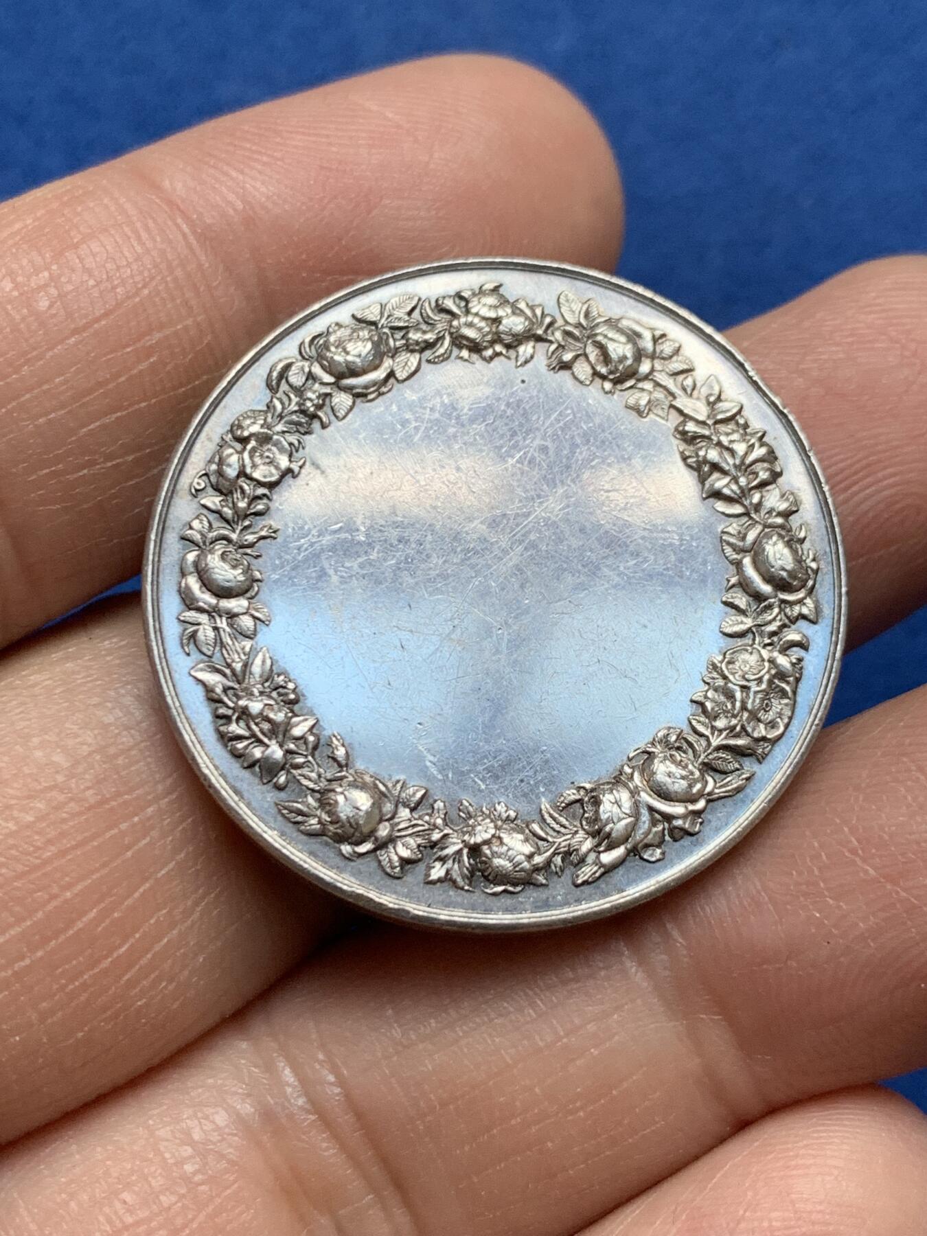 《竞宝斋》第370场 周日，周一 2场连拍 （全场包邮） 法国圆形婚姻纪念银章 直径32.2mm 克重16.7 丰饶角边铭