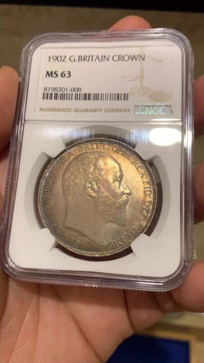 《竞宝斋》第370场 周日，周一 2场连拍 （全场包邮） NGC MS63 英国1902年爱德华七世马剑克朗 双面欧洲五彩包浆过于美丽 值得珍藏