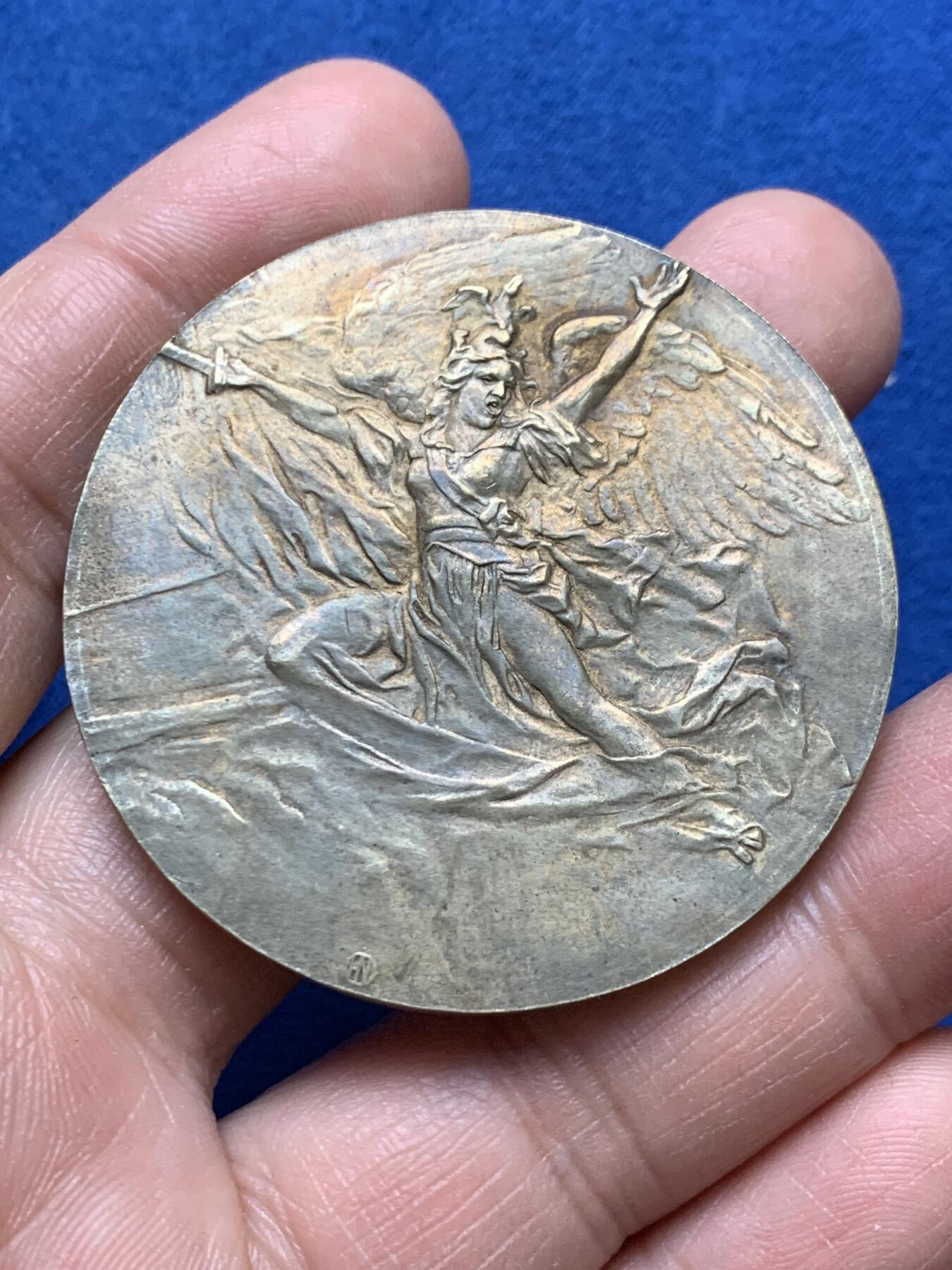 《竞宝斋》第370场 周日，周一 2场连拍 （全场包邮） 法国蒙特贝罗大天使女武神铜章 带盒 稀有 44.4克 49.5mm 三角铜标