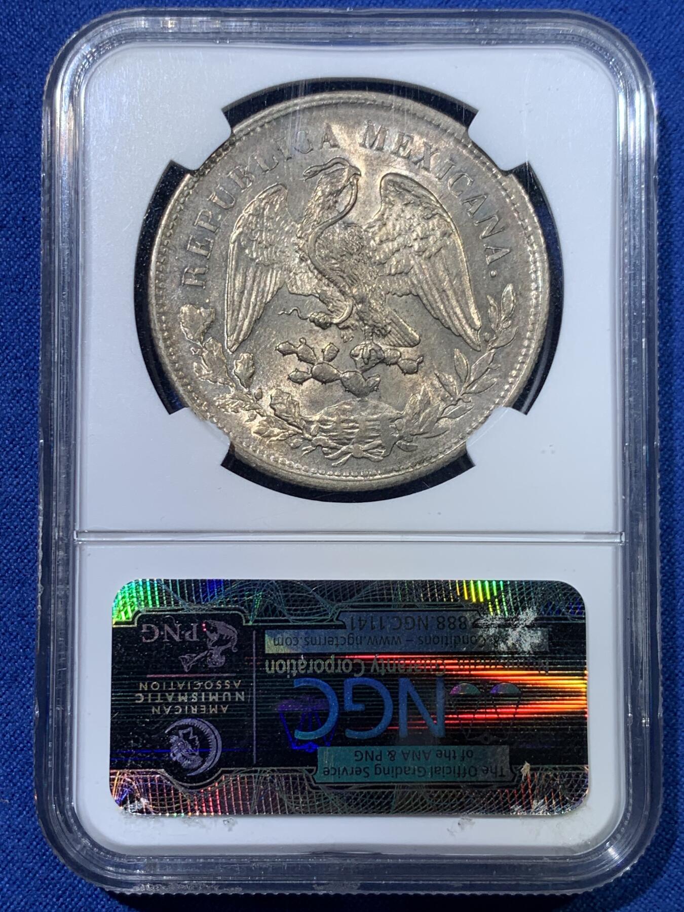 《竞宝斋》第370场 周日，周一 2场连拍 （全场包邮） NGC MS63 墨西哥 1904年ZS FZ 鹰洋1比索 银币 底板转光，双面淡金色原味包浆，状态非常不错，老盒严评（盒子表面有个浅划痕非币面）