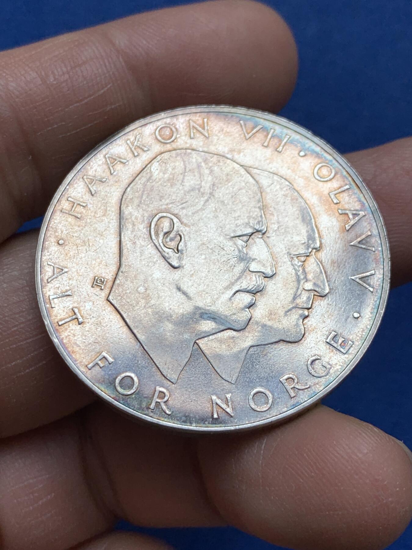 《竞宝斋》第370场 周日，周一 2场连拍 （全场包邮） 挪威1970年纪念二战胜利25周年25克朗大银币