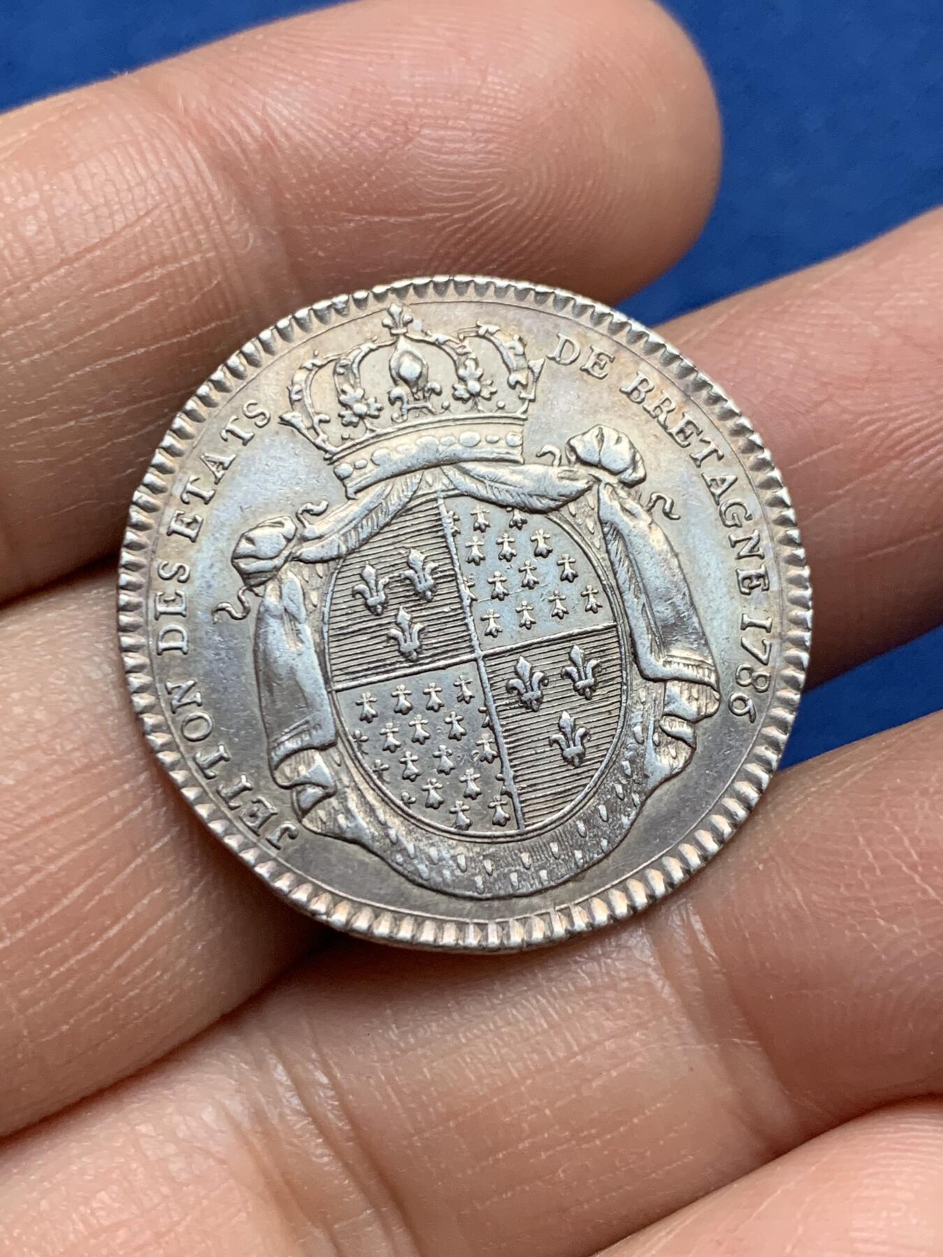 《竞宝斋》第370场 周日，周一 2场连拍 （全场包邮） 法国1786年布列塔尼雷恩圆形银代币 直径28mm