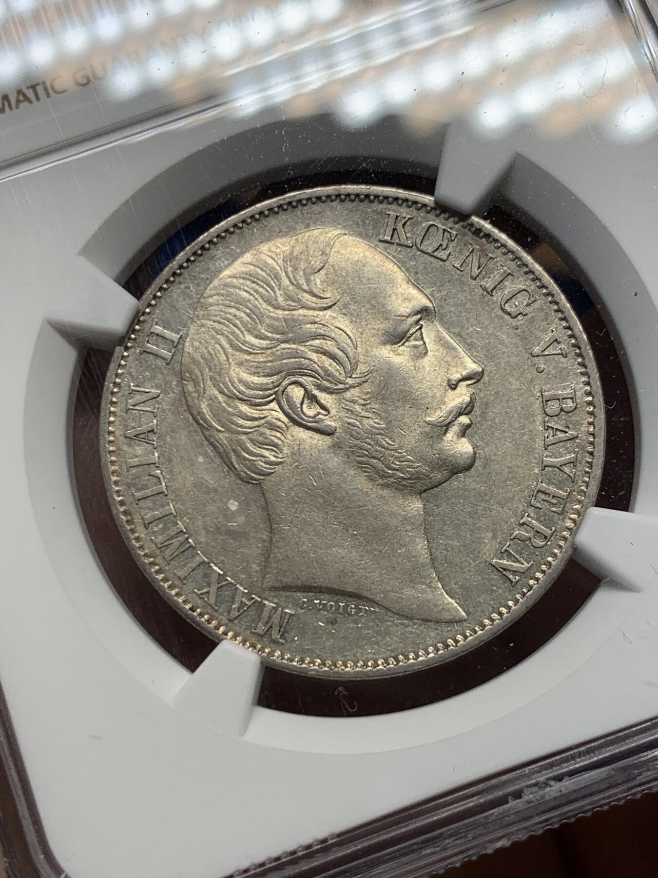 《竞宝斋》第370场 周日，周一 2场连拍 （全场包邮） NGC AU55 德国 1861年 巴伐利亚马克西米利安二世双狮盾徽1泰勒银币