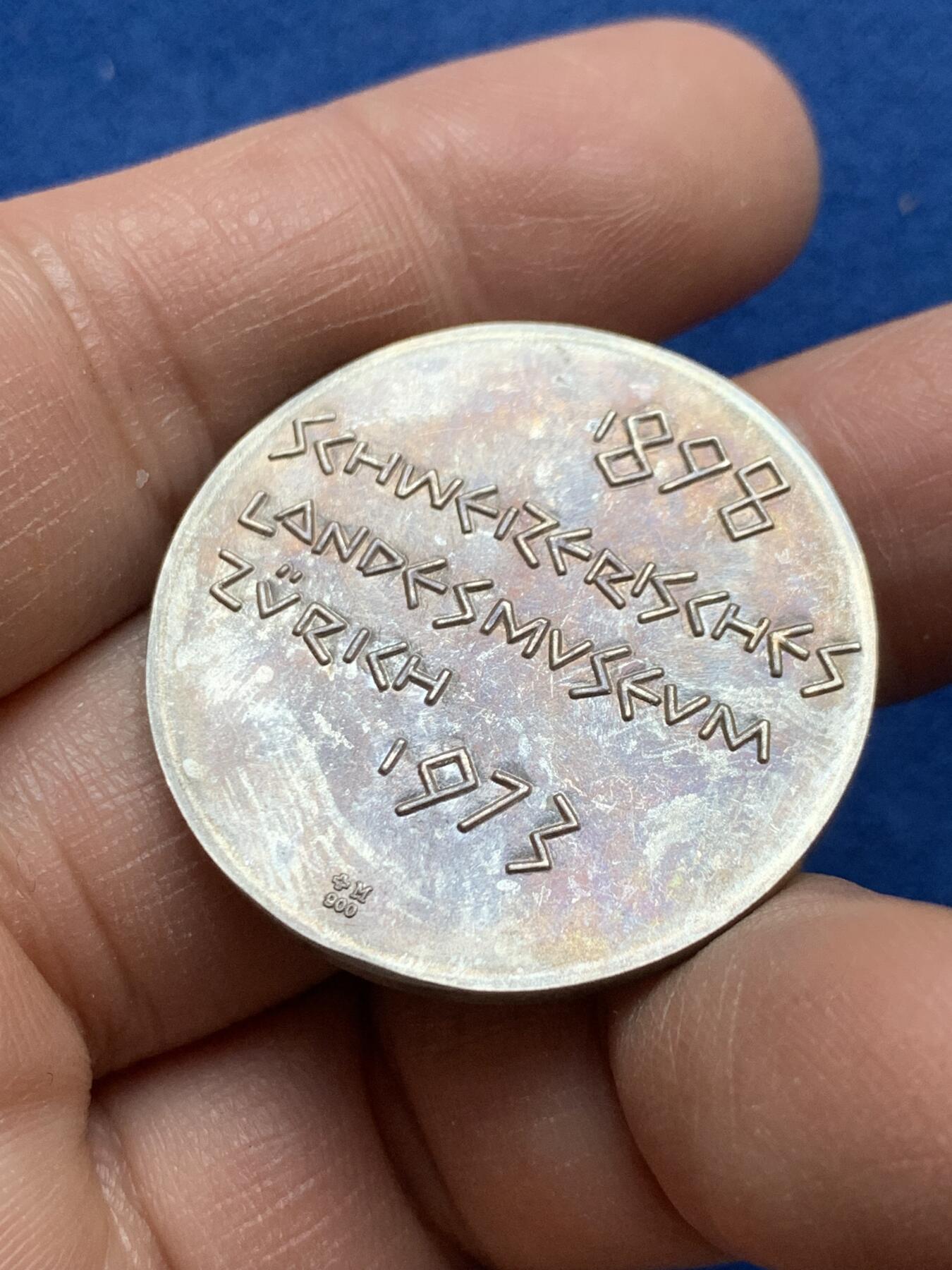 《竞宝斋》第370场 周日，周一 2场连拍 （全场包邮） 瑞士苏黎世 1973年“瑞士国家博物馆-飞马座马与牛头怪公牛”银章 超美五彩 18克 33.1mm