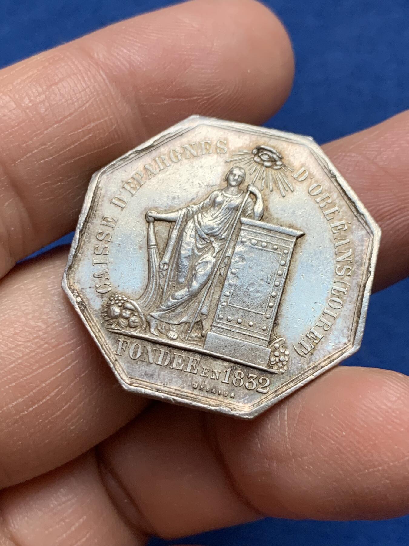 《竞宝斋》第370场 周日，周一 2场连拍 （全场包邮） 法国1832年奥尔良卢瓦雷省储蓄银行纪念八角银质代币，31.1mm，13.1克，蜜蜂AR边铭