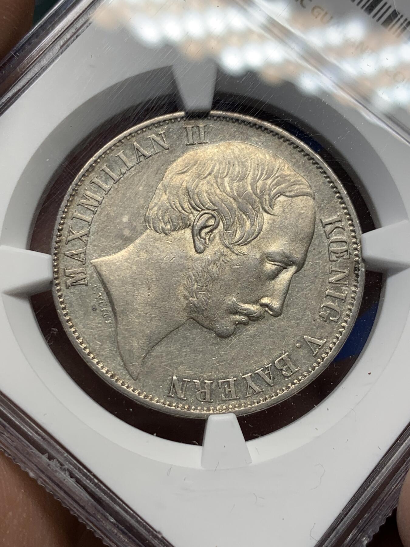 《竞宝斋》第370场 周日，周一 2场连拍 （全场包邮） NGC AU55 德国 1861年 巴伐利亚马克西米利安二世双狮盾徽1泰勒银币