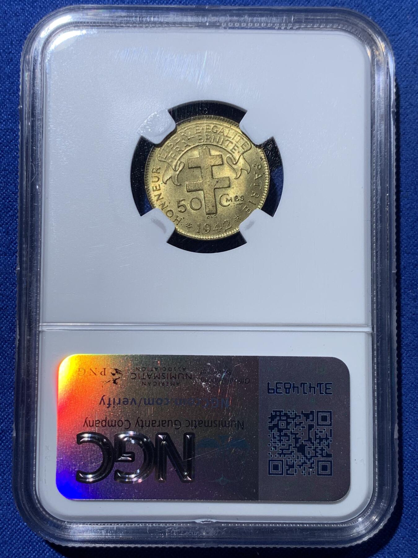 《竞宝斋》第370场 周日，周一 2场连拍 （全场包邮） 2枚一对 NGC MS64/MS65 法属赤道非洲 1942年 50生丁+1法郎 黄铜版一对 好品种一次配好