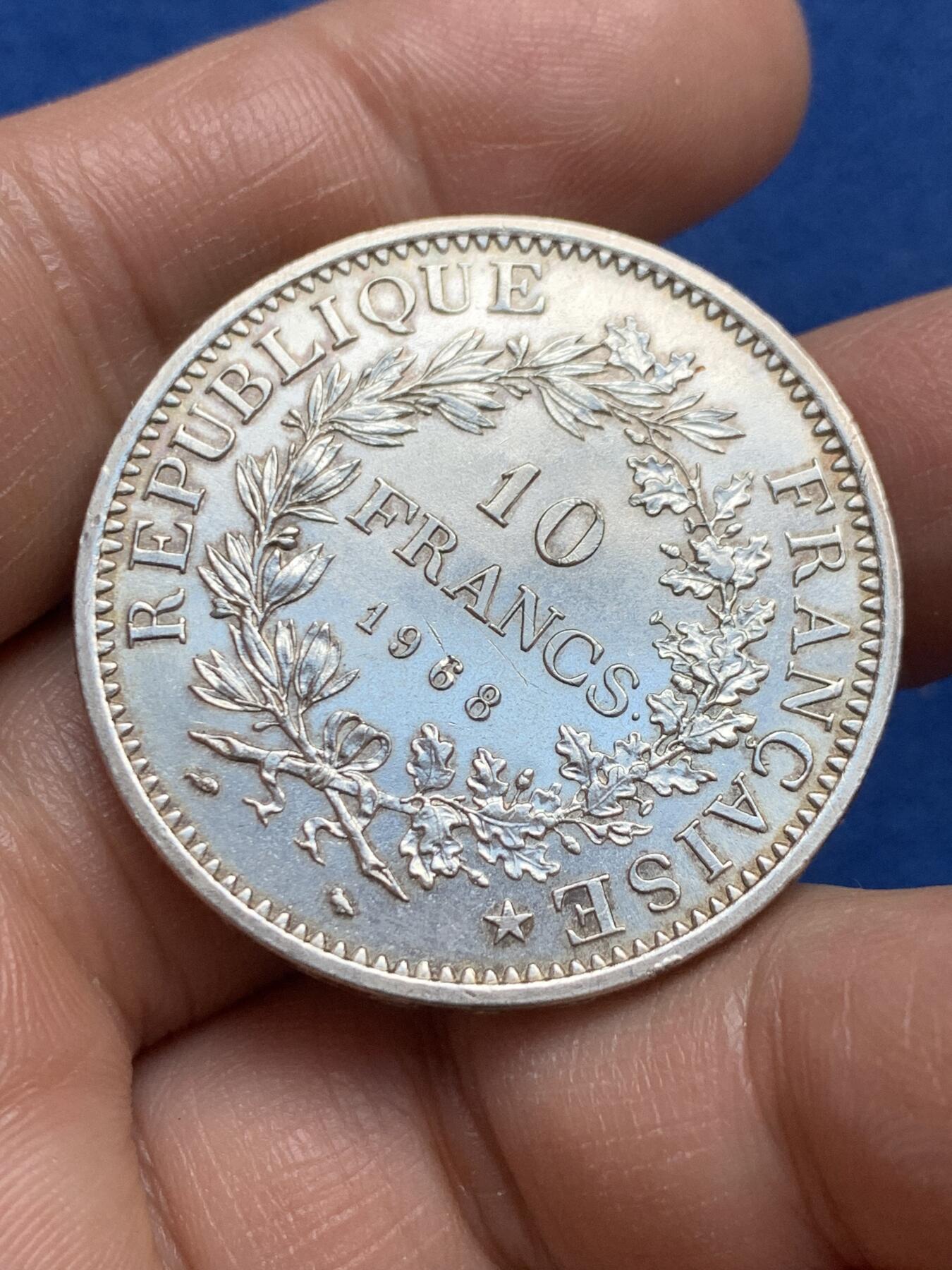 《竞宝斋》第370场 周日，周一 2场连拍 （全场包邮） 法国1968年大力神10法郎大银币