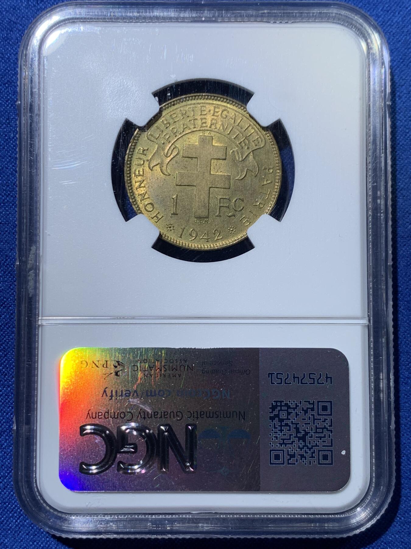 《竞宝斋》第370场 周日，周一 2场连拍 （全场包邮） 2枚一对 NGC MS64/MS65 法属赤道非洲 1942年 50生丁+1法郎 黄铜版一对 好品种一次配好