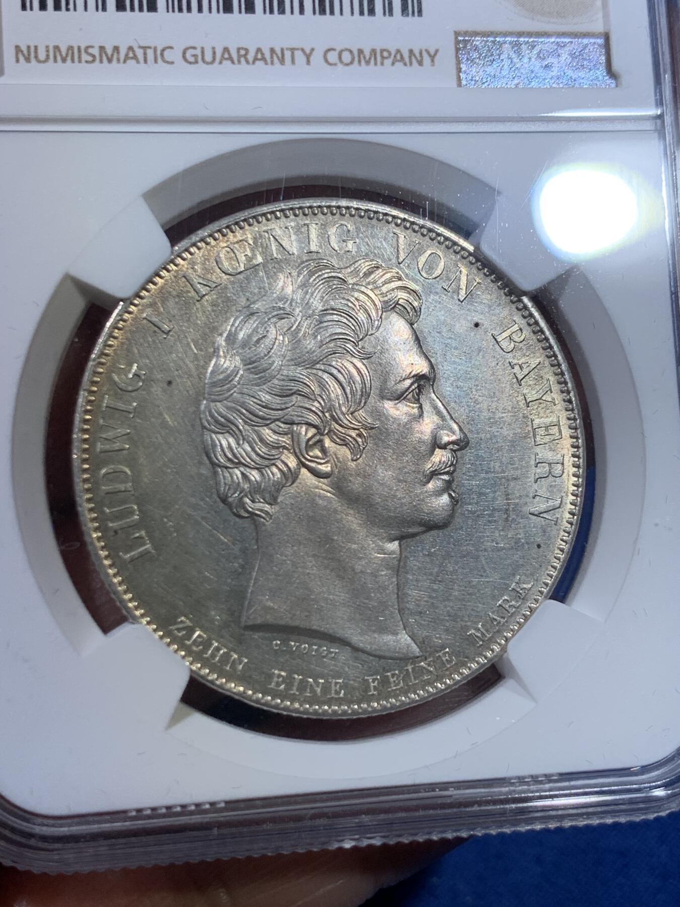 《竞宝斋》第370场 周日，周一 2场连拍 （全场包邮） NGC MS62 德国 1828年 德国巴伐利亚路德维希一世皇室全家福泰勒 银币 丝滑车轮银光 包浆漂亮