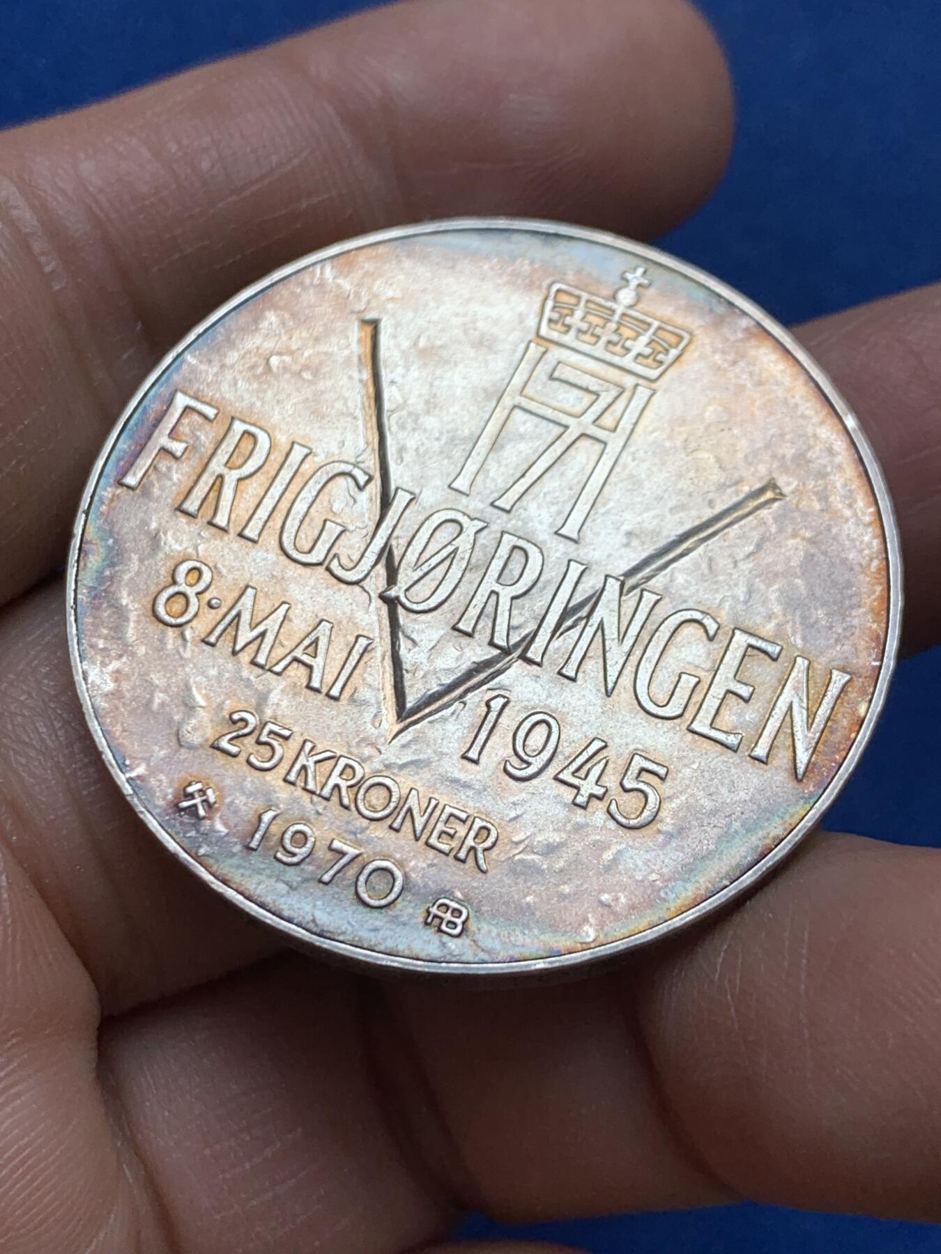 《竞宝斋》第370场 周日，周一 2场连拍 （全场包邮） 挪威1970年纪念二战胜利25周年25克朗大银币