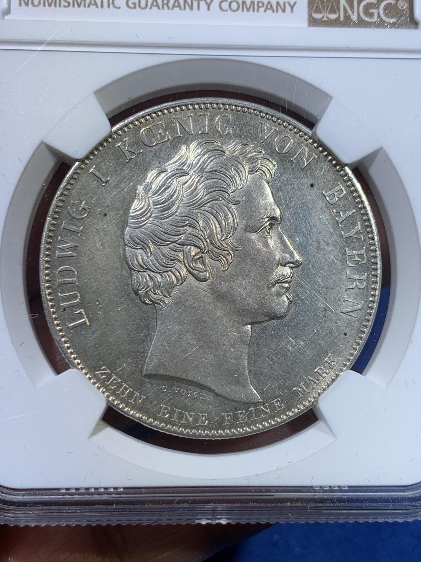 《竞宝斋》第370场 周日，周一 2场连拍 （全场包邮） NGC MS62 德国 1828年 德国巴伐利亚路德维希一世皇室全家福泰勒 银币 丝滑车轮银光 包浆漂亮