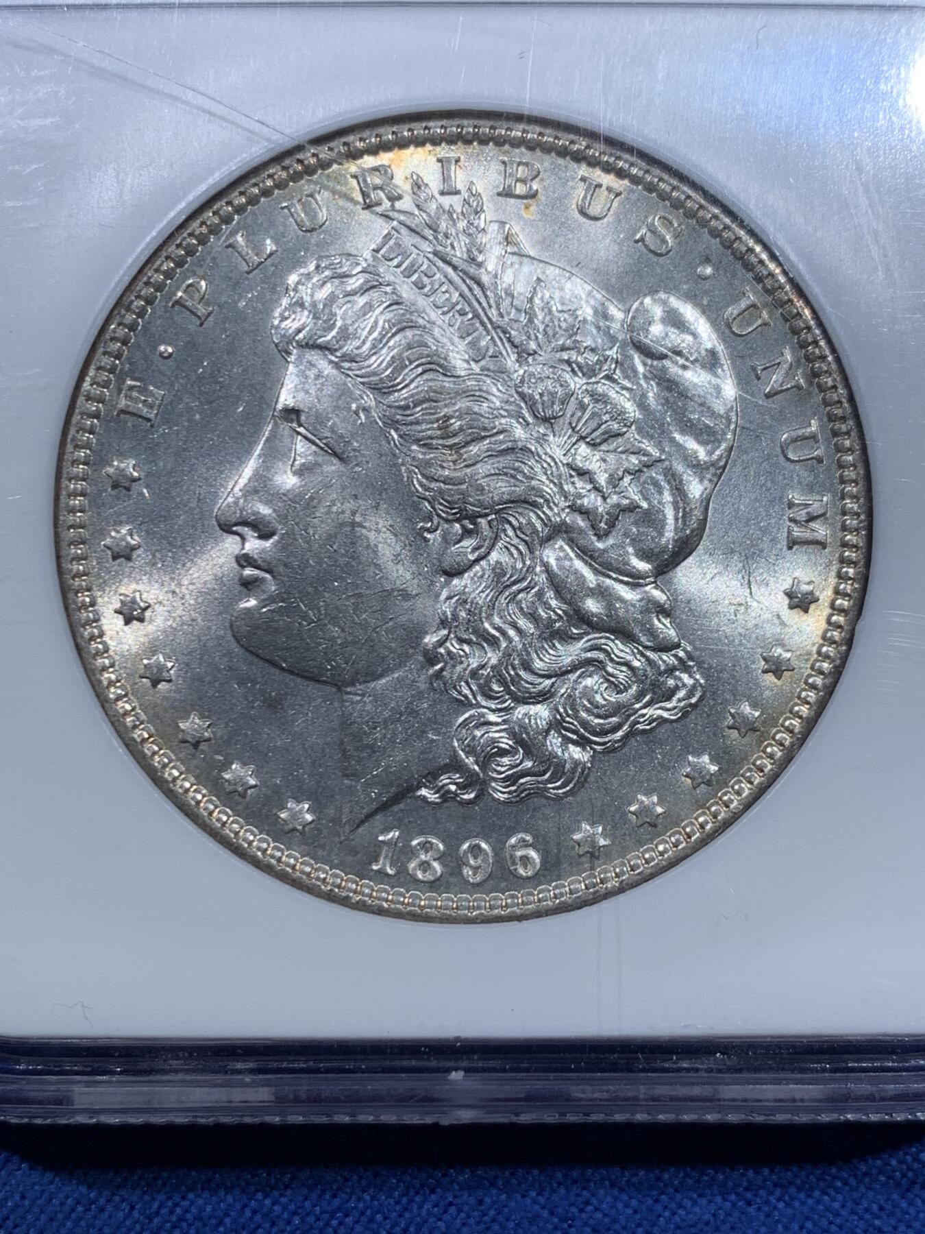 《竞宝斋》第370场 周日，周一 2场连拍 （全场包邮） NGC MS62 美国1896年 摩根银币， 转光强烈细节优秀，状态和品质不输现在的63分 N老盒保存的不凑