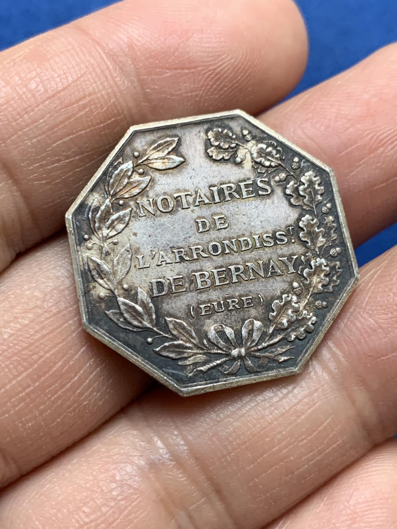 《竞宝斋》第370场 周日，周一 2场连拍 （全场包邮） 法国埃尔市公证人八角银代币 丰饶角银标 10.1克 27.3mm